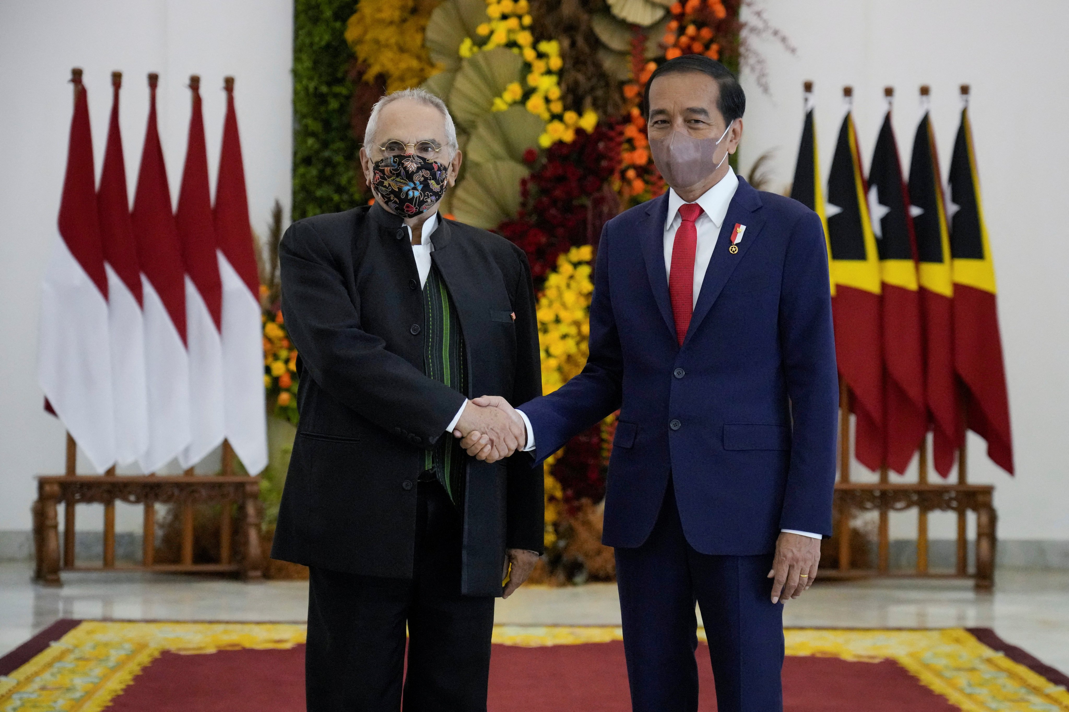 East Timor President Jose Ramos-Horta shakes hands with Indonesian Pesident Joko Widodo in Bogor, Indonesia. Photo: Reuters