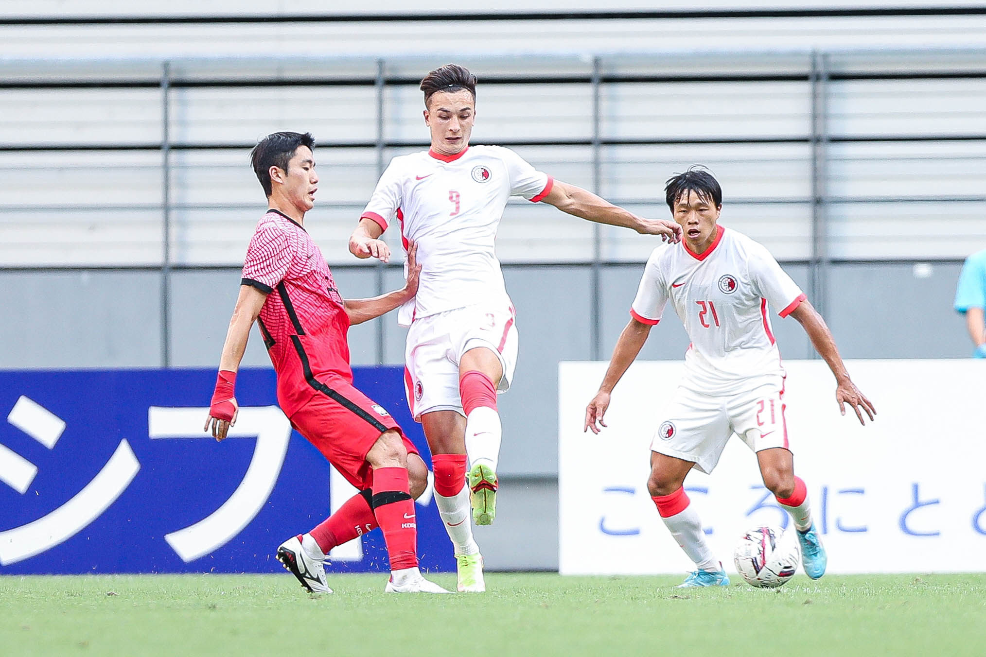 Hong Kong striker Matthew Orr (centre) battles for the ball during his side’s East Asian Football Championship game against South Korea. Photo: HKFA
