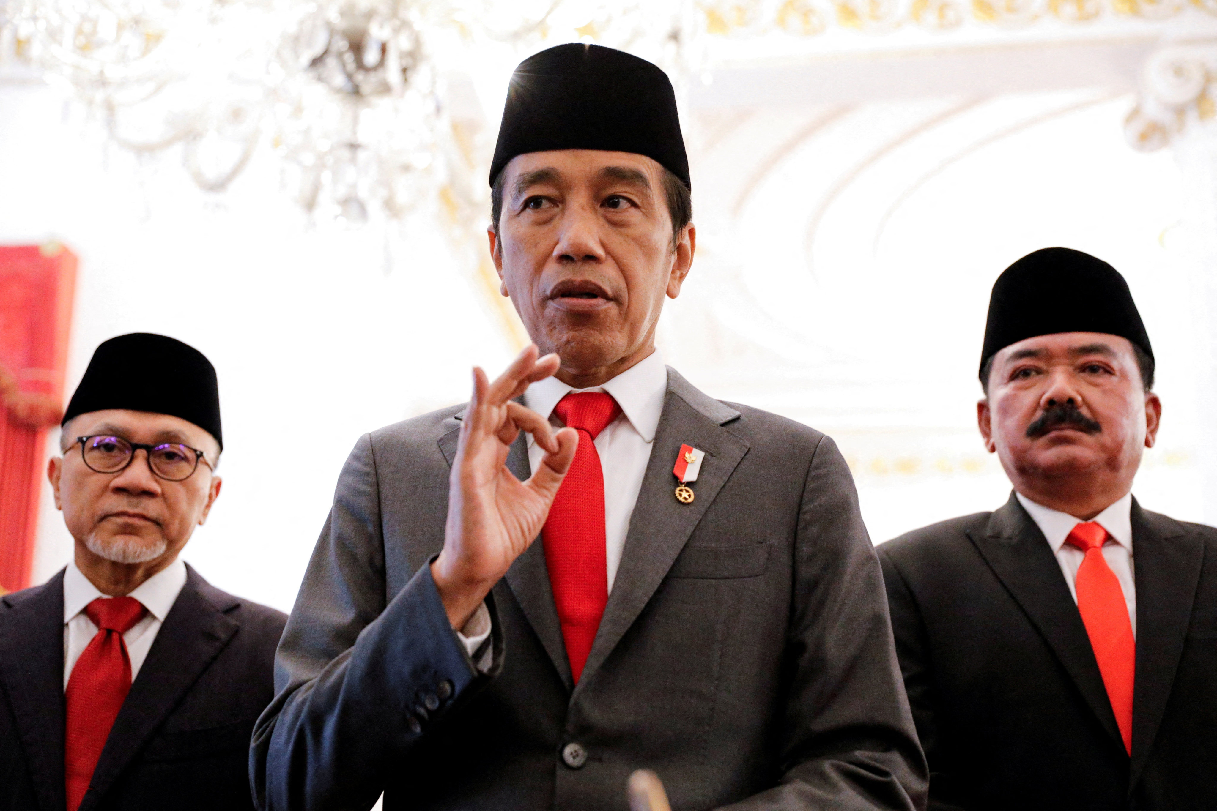 Indonesian President Joko Widodo speaks to the media, as newly inaugurated Trade Minister Zulkifli Hasan and Minister of Agrarian Affairs and Spatial Planning Hadi Tjahjanto, who was former Indonesia’s military chief, stand besides him on June 15. File photo: Reuters