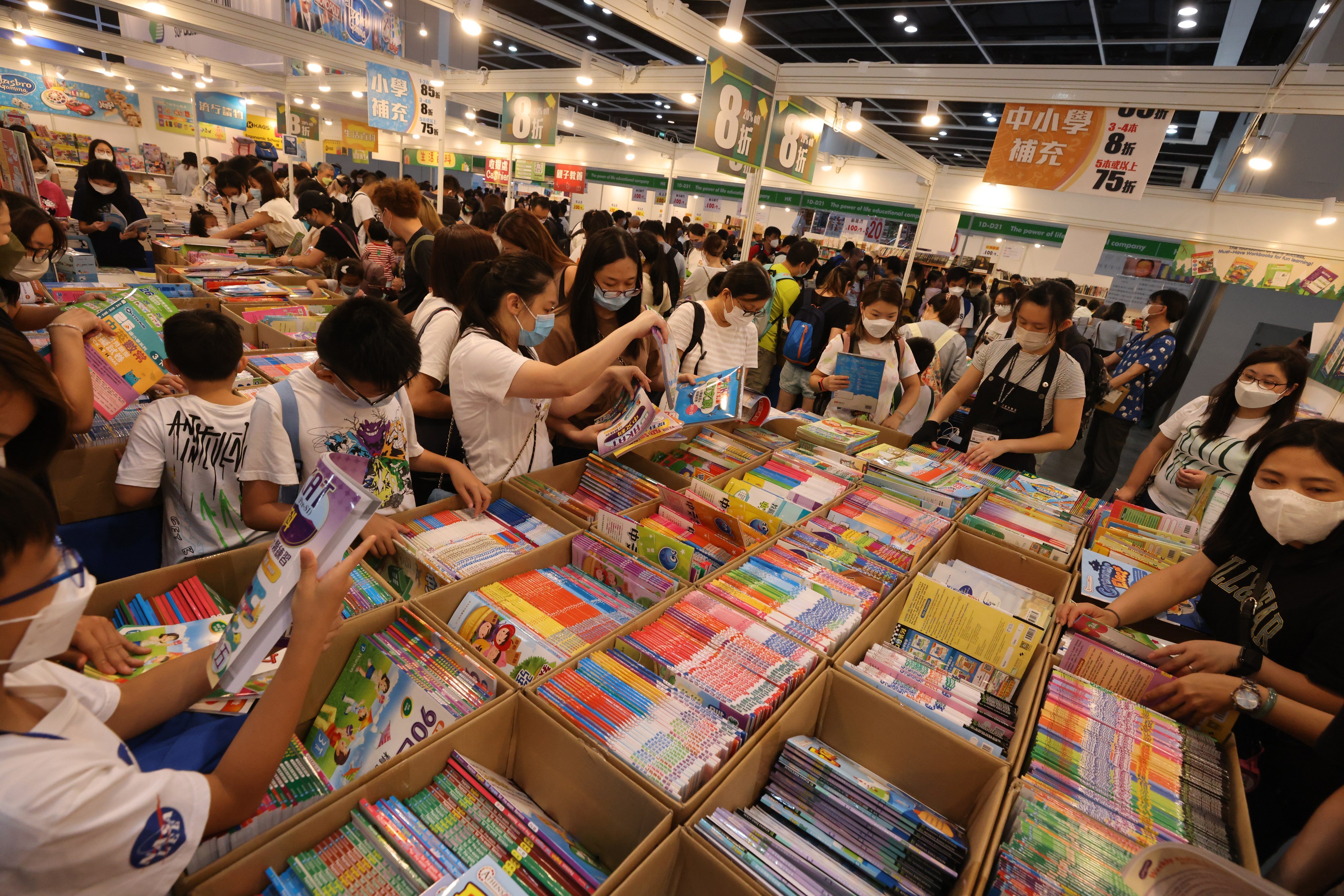 Visitors snapped up books, snacks, sports and leisure products from more than 700 exhibitors at the Hong Kong Book Fair. Photo: Nora Tam