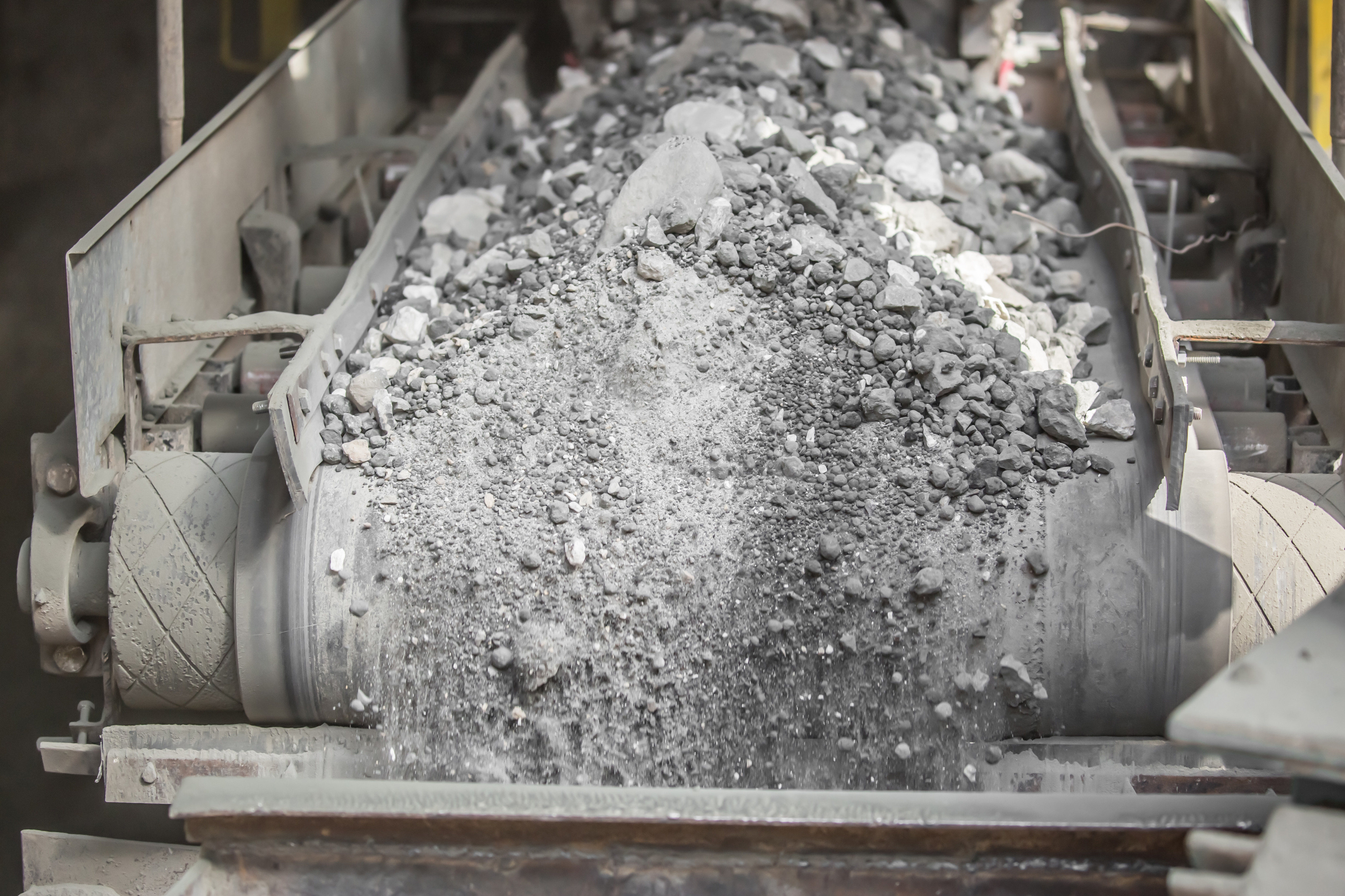 Производство цемента и других строительных материалов. Сырье для производства. Цементная промышленность. Цементное сырье. Производство цемента.