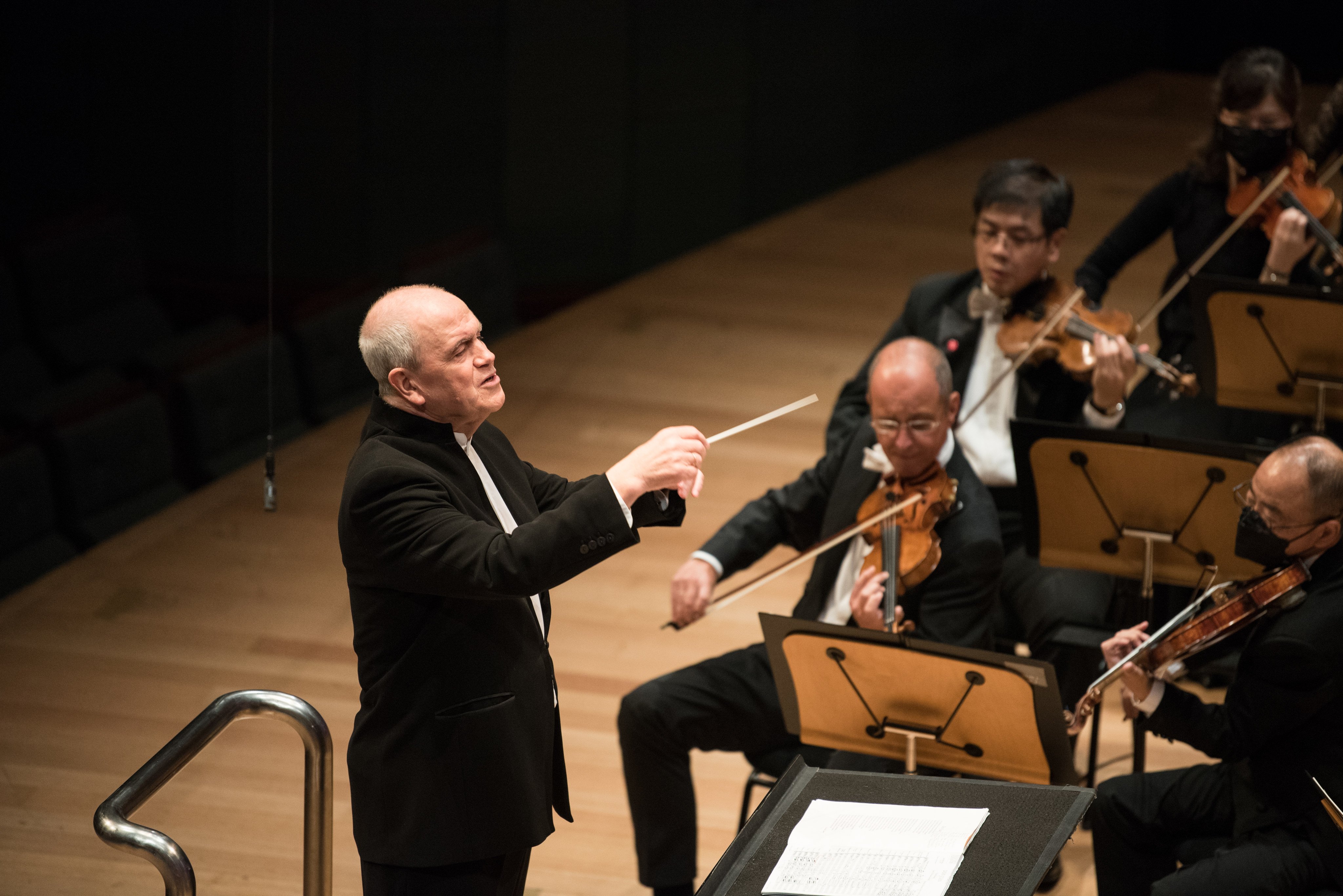 Hans Graf conducts the Singapore Symphony Orchestra at the Esplanade Concert Hall on July 28, 2022. Photo: Singapore Symphony Orchestra  
