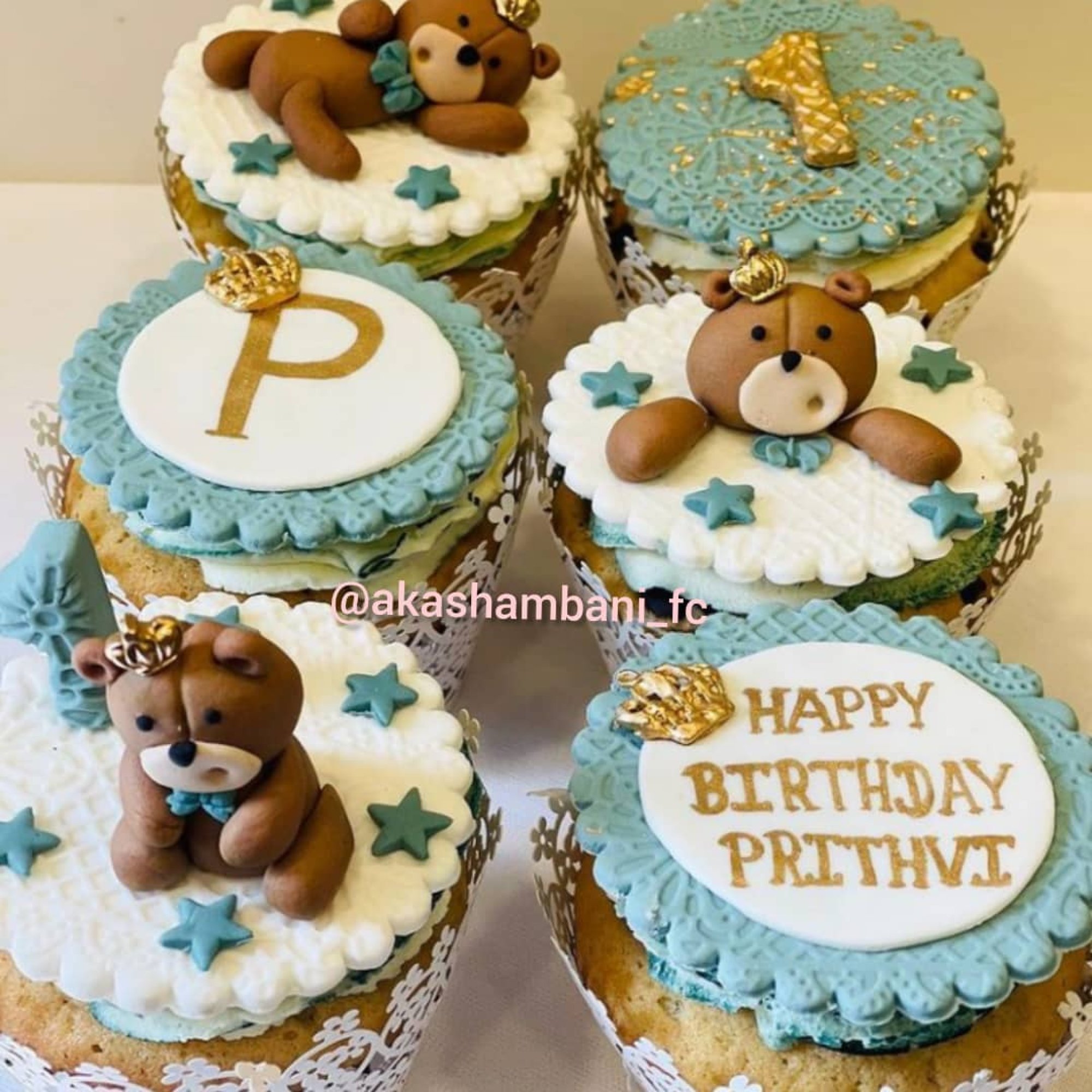 Guests were treated to beautifully decorated cupcakes for Prithvi Ambani’s first birthday. Photo: @akashambani_fc/Instagram