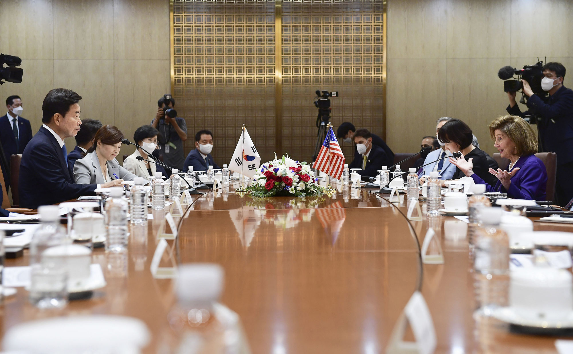 US House of Representatives Speaker Nancy Pelosi (right) holds talks with South Korea’s National Assembly Speaker Kim Jin Pyo (left) in Seoul on Thursday. Photo: Kyodo