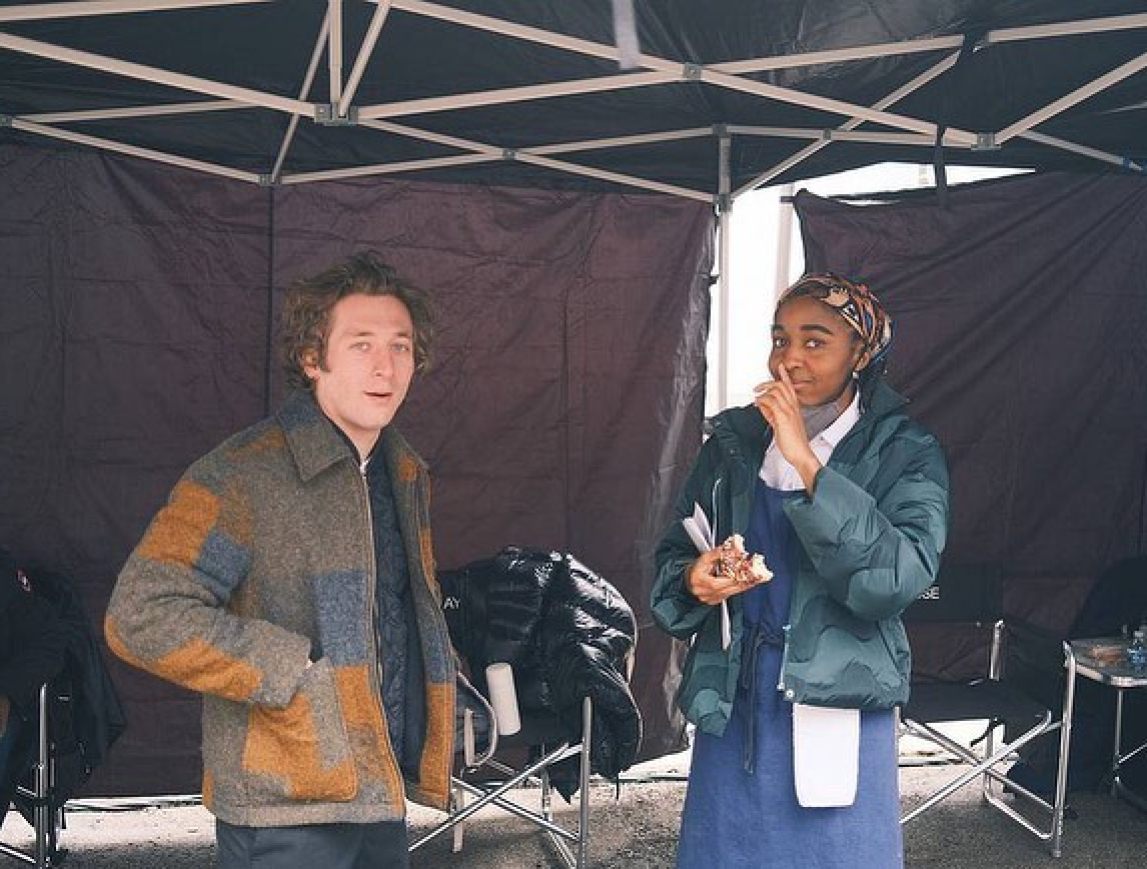 Jeremy Allen White and his co-star Ayo Edebiri star in The Bear. Photo: @thebearfx/Instagram