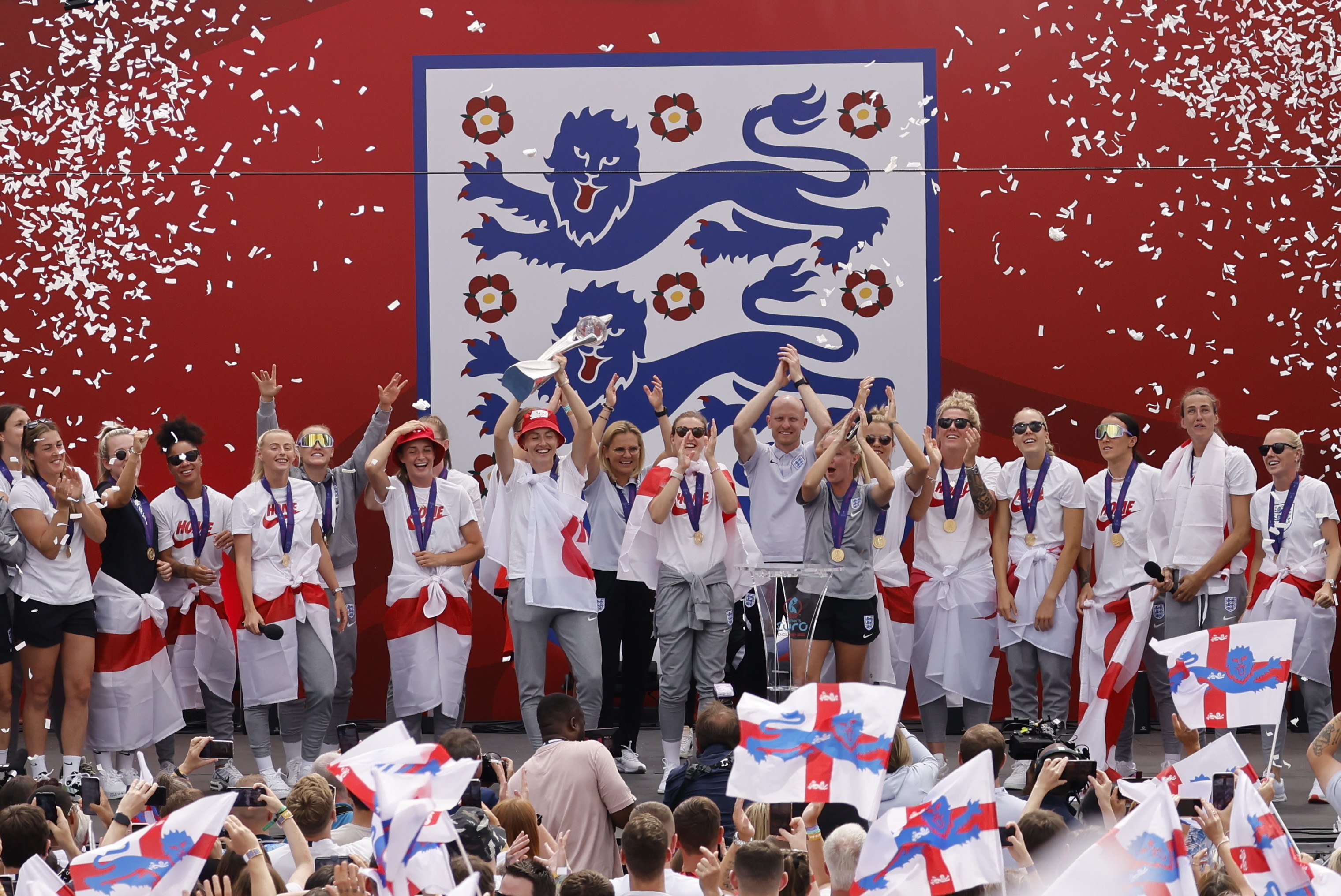 England’s women’s national soccer team celebrate at a fan event in Trafalgar Square, London, on August 1, after winning the UEFA Women’s Euro 2022. Photo: EPA-EFE 