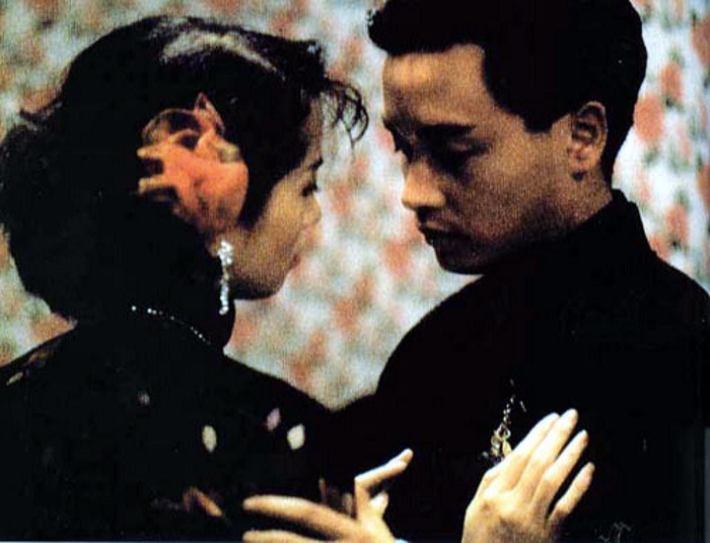 Anita Mui and Leslie Cheung in a still from Rouge.
