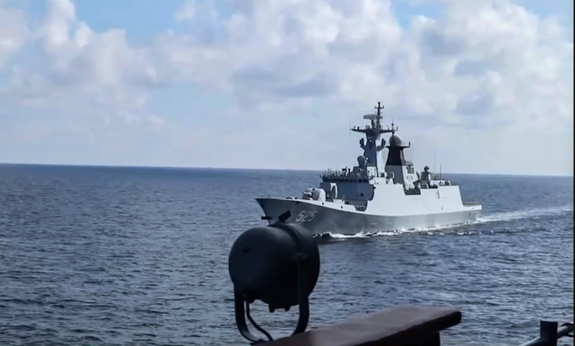 Taiwan’s defence ministry released video footage showing the Taiwanese destroyer Magong monitoring a PLA Maanshan-class frigate in waters off eastern Taiwan. Photo: Taiwanese defence ministry