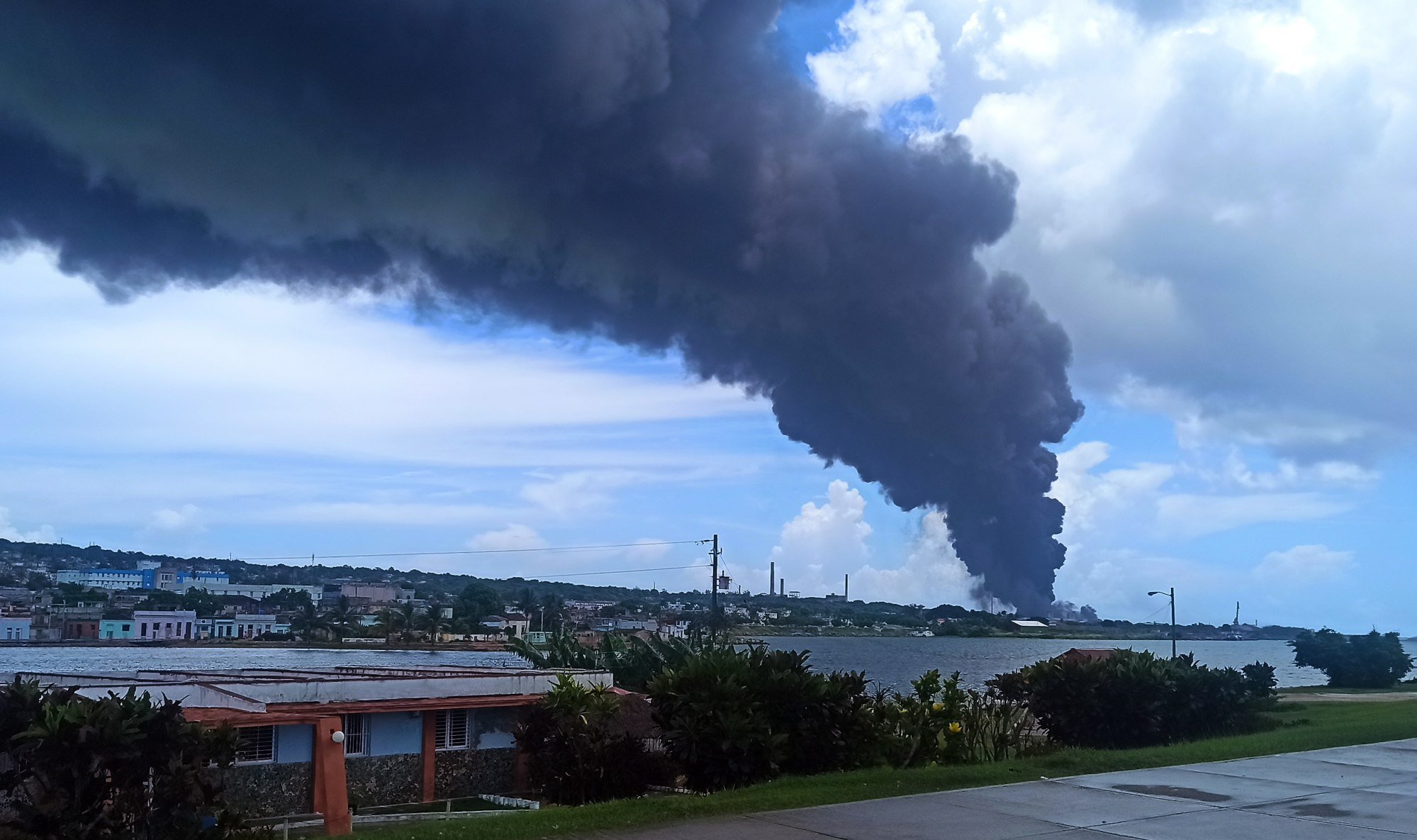 1 dead, 17 missing and dozens hurt as fire rages in Cuban oil tank farm