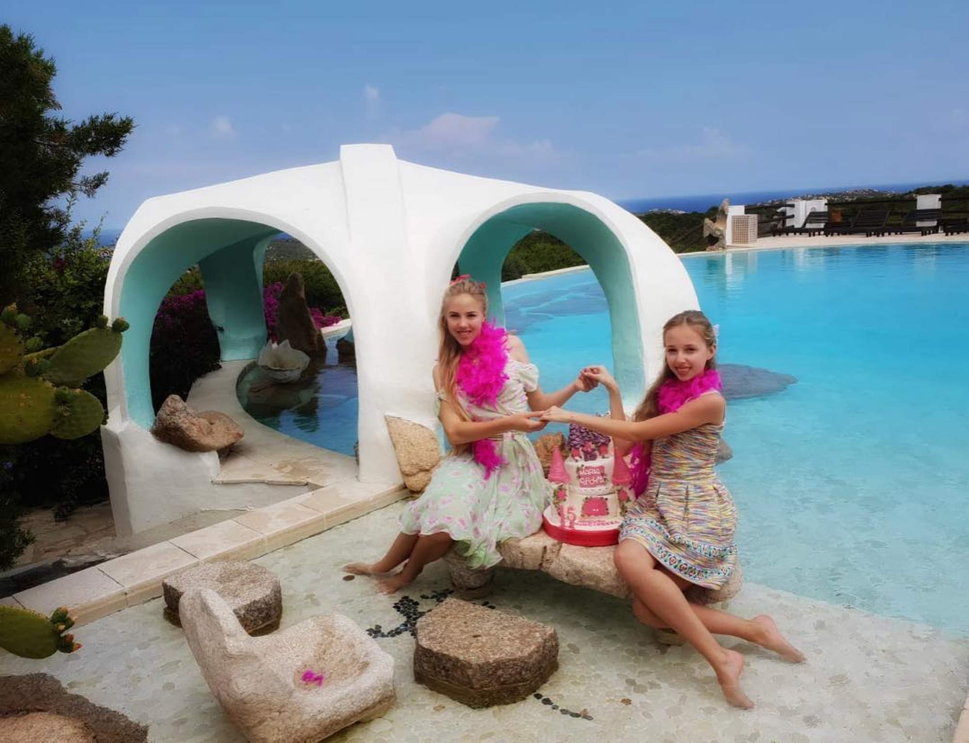 Princess Maria Carolina and Princess Maria Chiara of Bourbon take many photos together, in matching outfits: Photo: @chiaradebourbon/Instagram