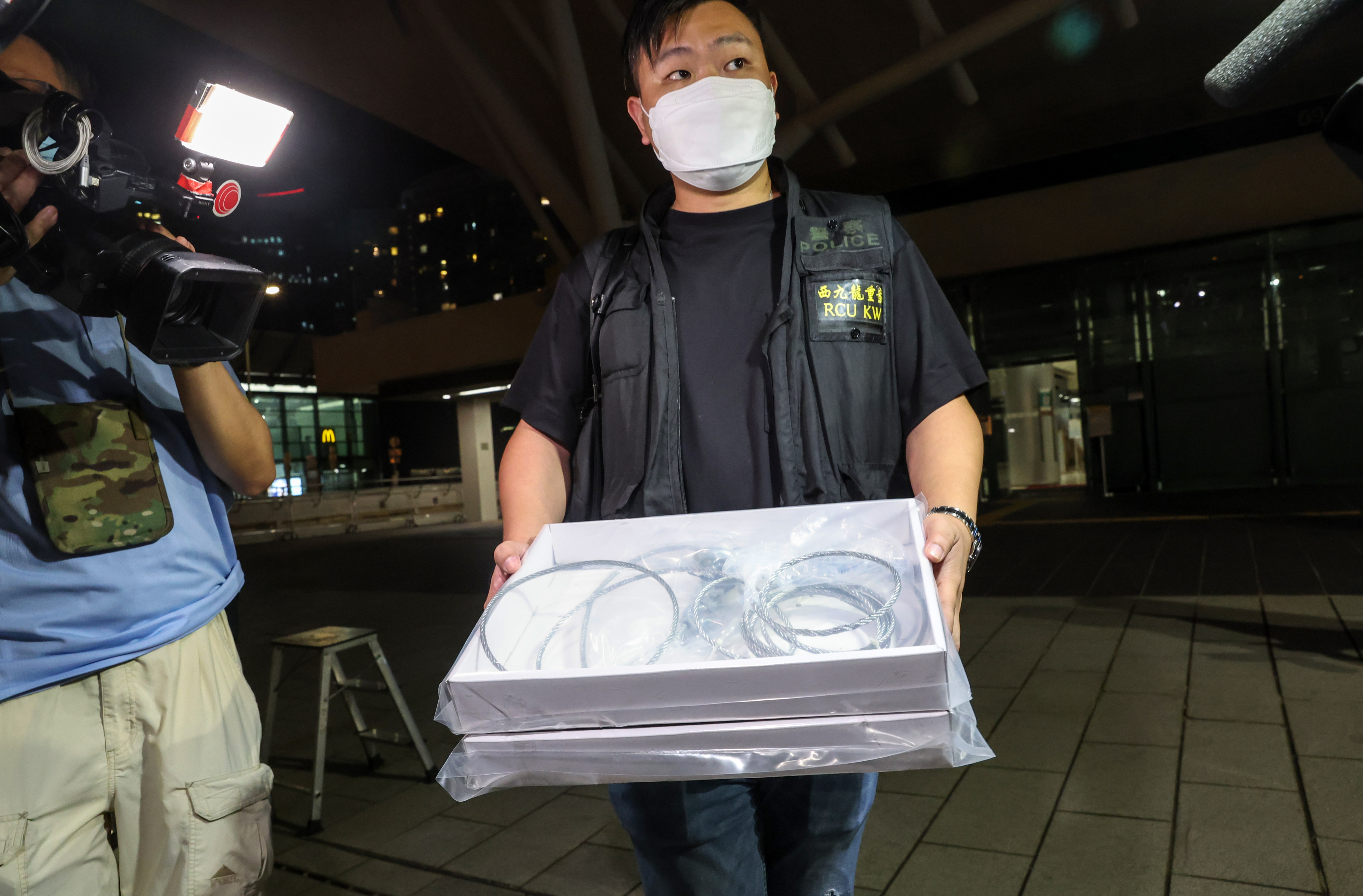 コンスピレーター 謀略('13香港) Hong Kong Mirror concert tragedy probe focuses on broken cable on