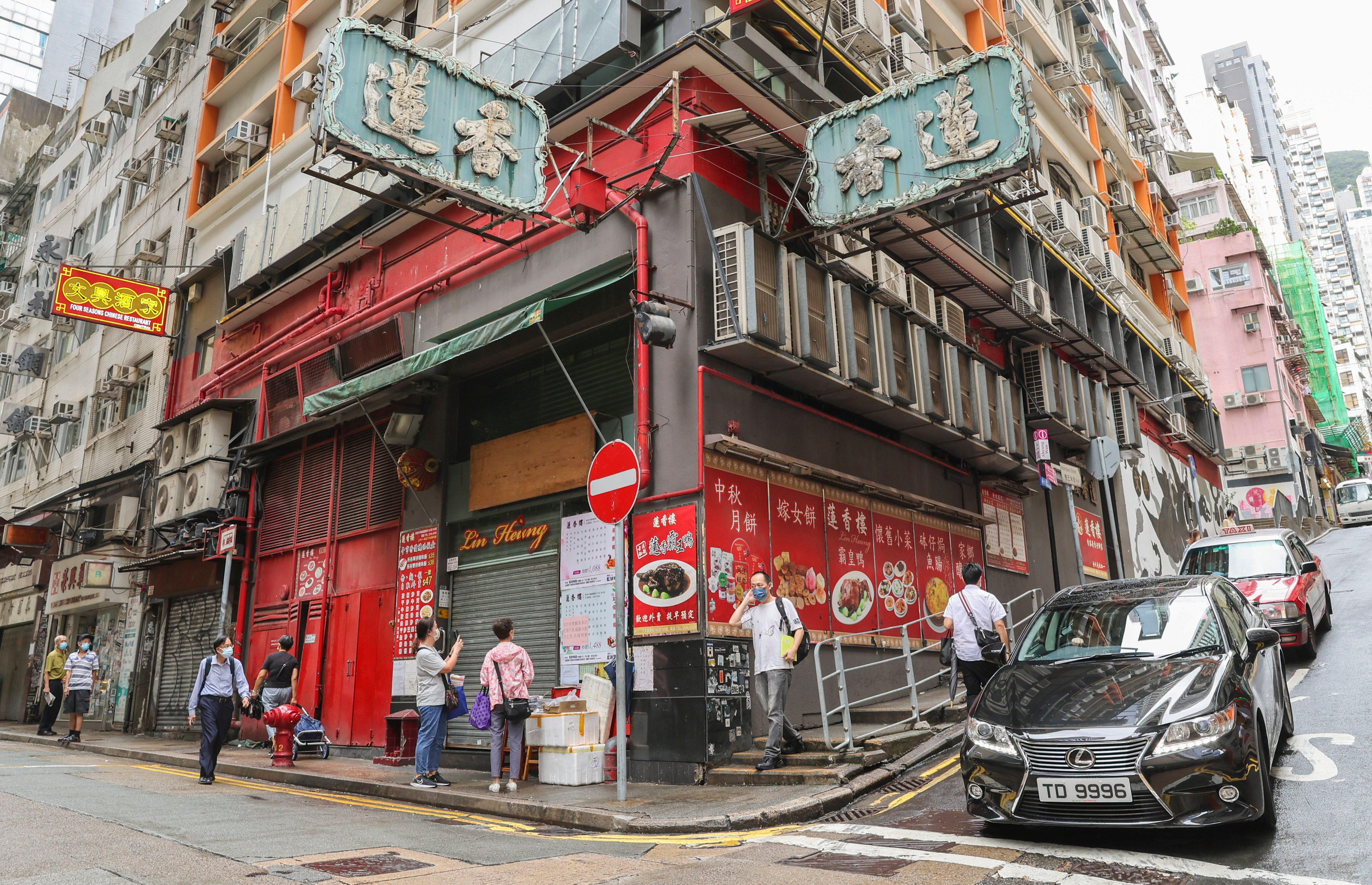 The shutters are down at Lin Heung Tea House on Wellington Street. Photo: Yik Yeung-man