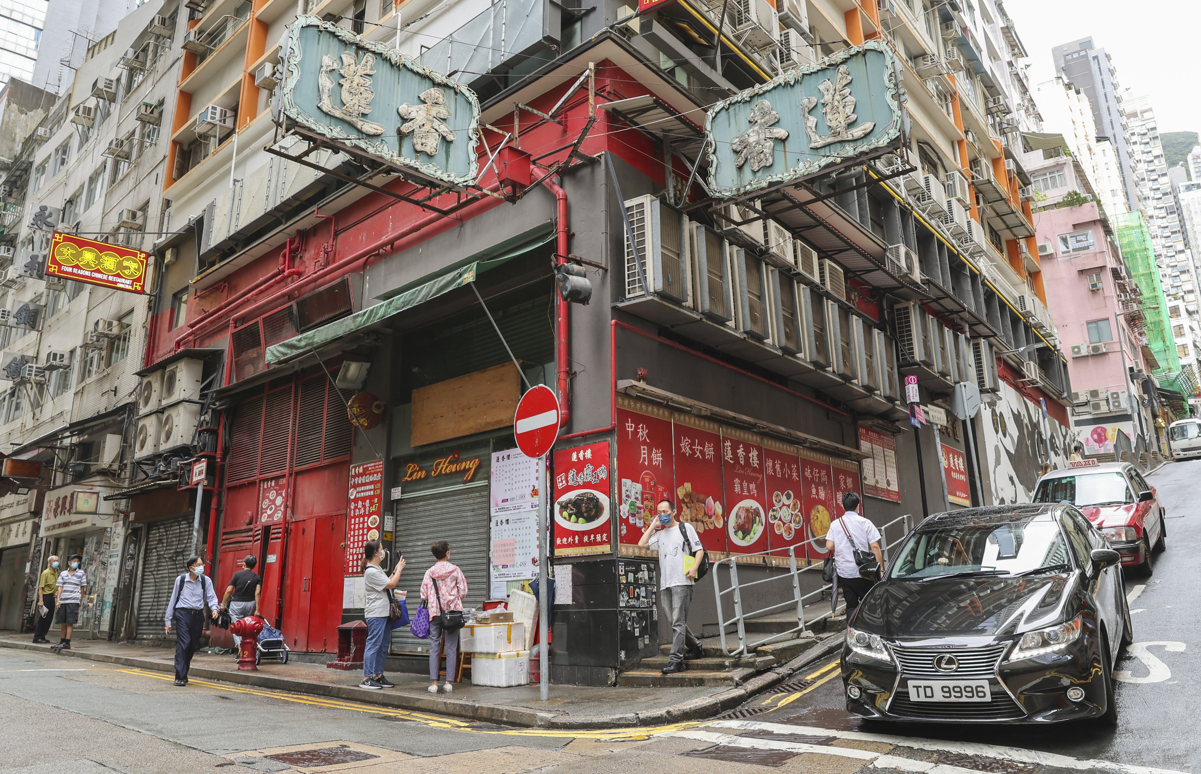 Passers-by view the closed shutters of Lin Heung, a tea house in Wellington Street, Central, that had operated for 104 years in Hong Kong. Photo: Yik Yeung-man