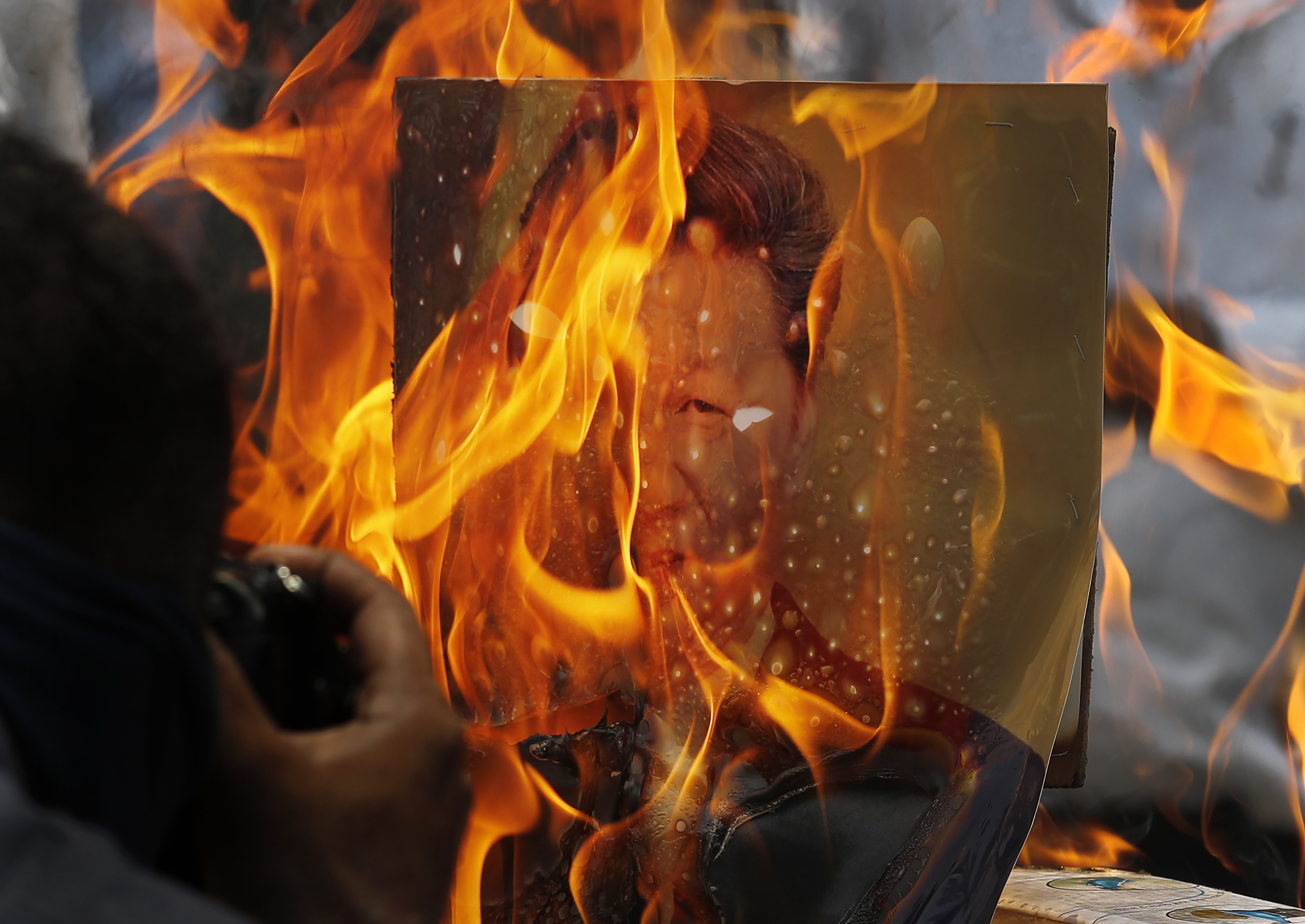 Indian traders in New Delhi react to the killing of Indian soldiers in a deadly border clash in the Ladakh region in June 2020 by burning Chinese products and a poster of President Xi Jinping. Photo: AP