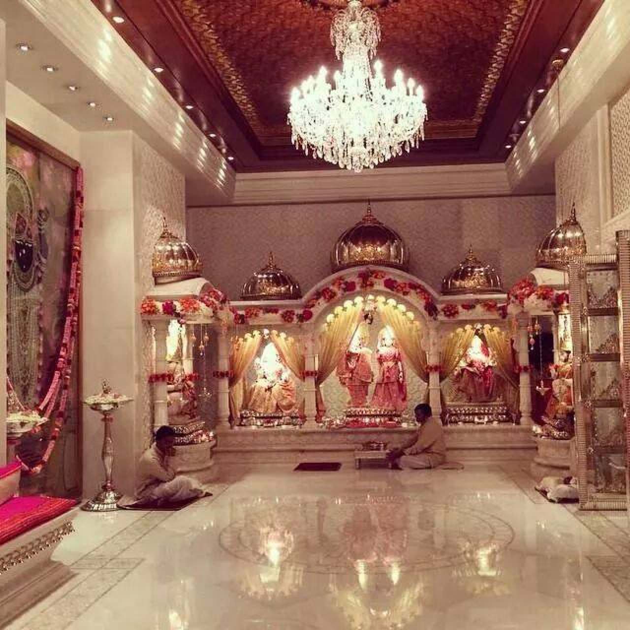 Temple room. Особняк Антилия в Мумбаи. Дворец Мукеша Амбани. Дом Мукеш Амбани в Индии. Мукеш Амбани дом внутри.