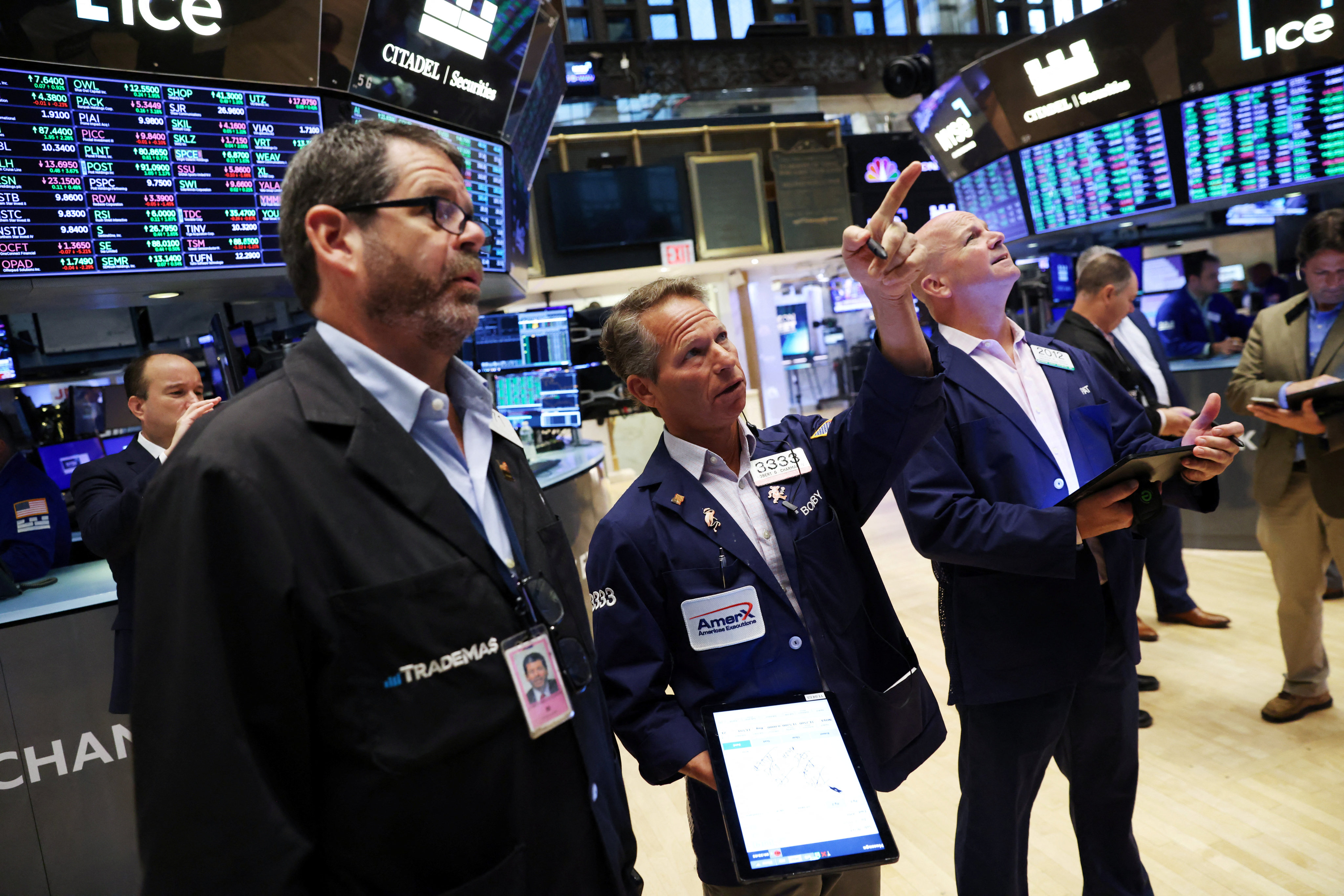 Traders work on the floor of the New York Stock Exchange on August 8. Photo: Reuters 