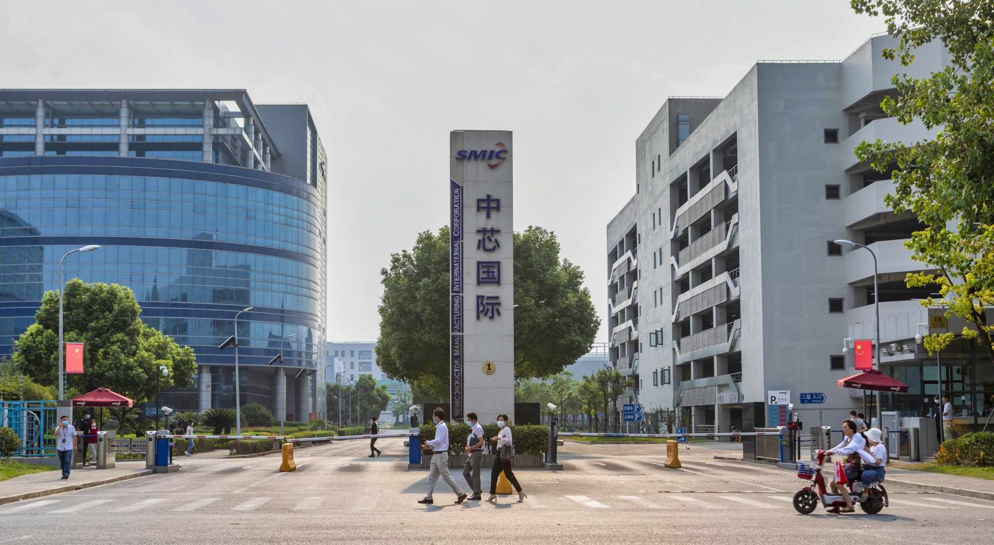 The gate of the SMIC factory in Shanghai. Photo: EPA-EFE