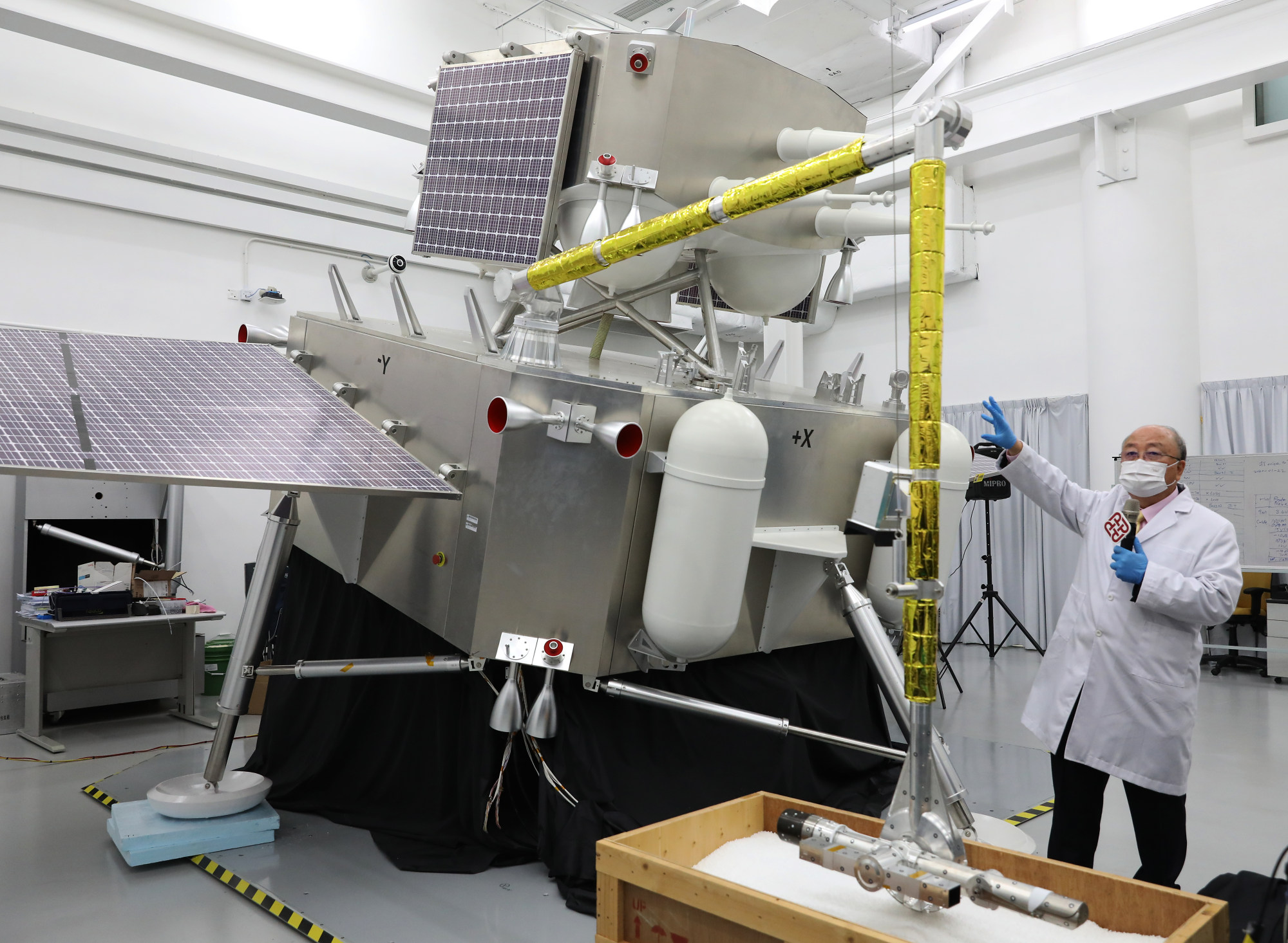Professor Yung Kai-leung demonstrates a surface sampling and packing system developed by a PolyU research team on December 17, 2020. The system was used to collect samples from the lunar surface after the landing of the Chang’e-5 probe. Photo: Nora Tam