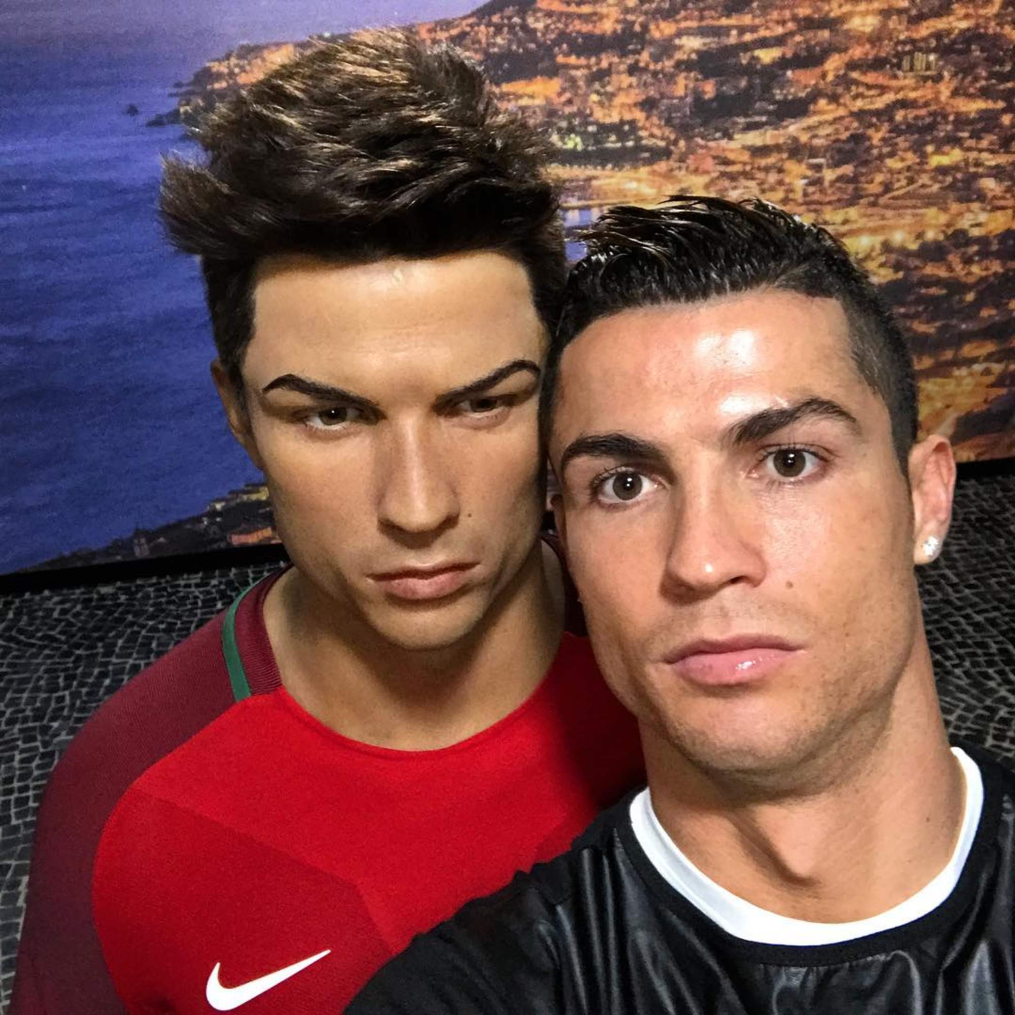 Cristiano Ronaldo and his wax figure. Photo: @cristiano/Instagram