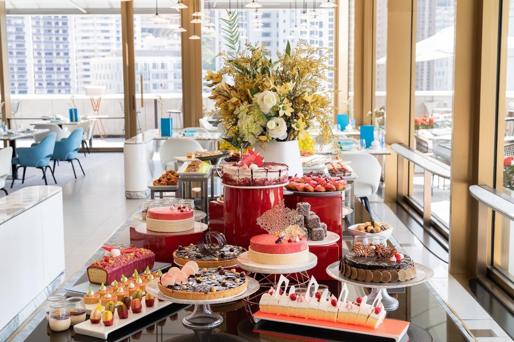 Popinjays at The Murray offers incredible views and a gorgeous interior. Photo: @themurrayhk/Instagram