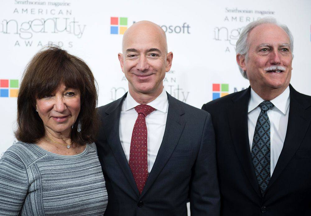 Jeff Bezos’ biological mum Jacklyn and stepdad Miguel “Mike” Bezos, who raised him like his own son. Photo: @johnfraher/Twitter