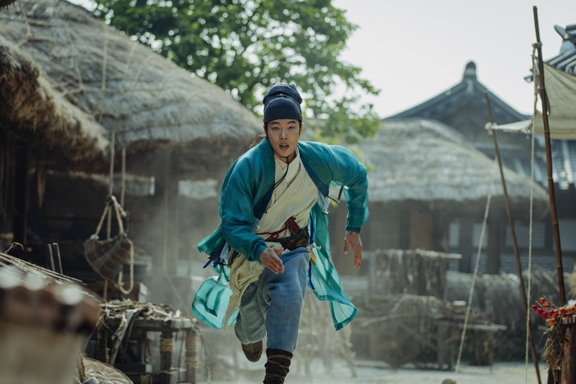 Fun Trailer for the Sci-Fi Fantasy Martial Arts Film ALIENOID From Korea —  GeekTyrant