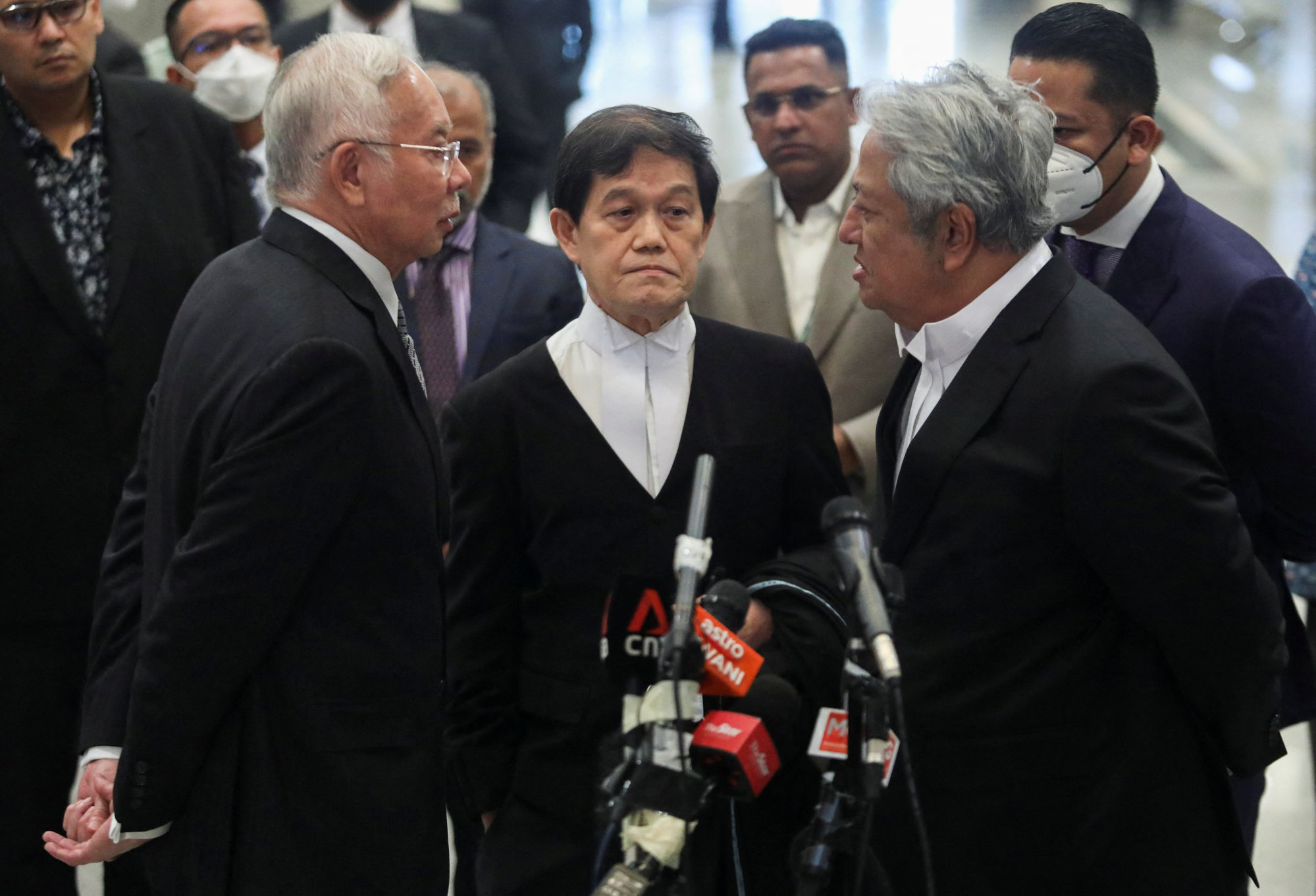 Former Malaysian prime minister Najib Razak (left) with his lawyers Hisyam Teh Poh Teik and Zaid Ibrahim at the Federal Court on Tuesday. Photo: Reuters