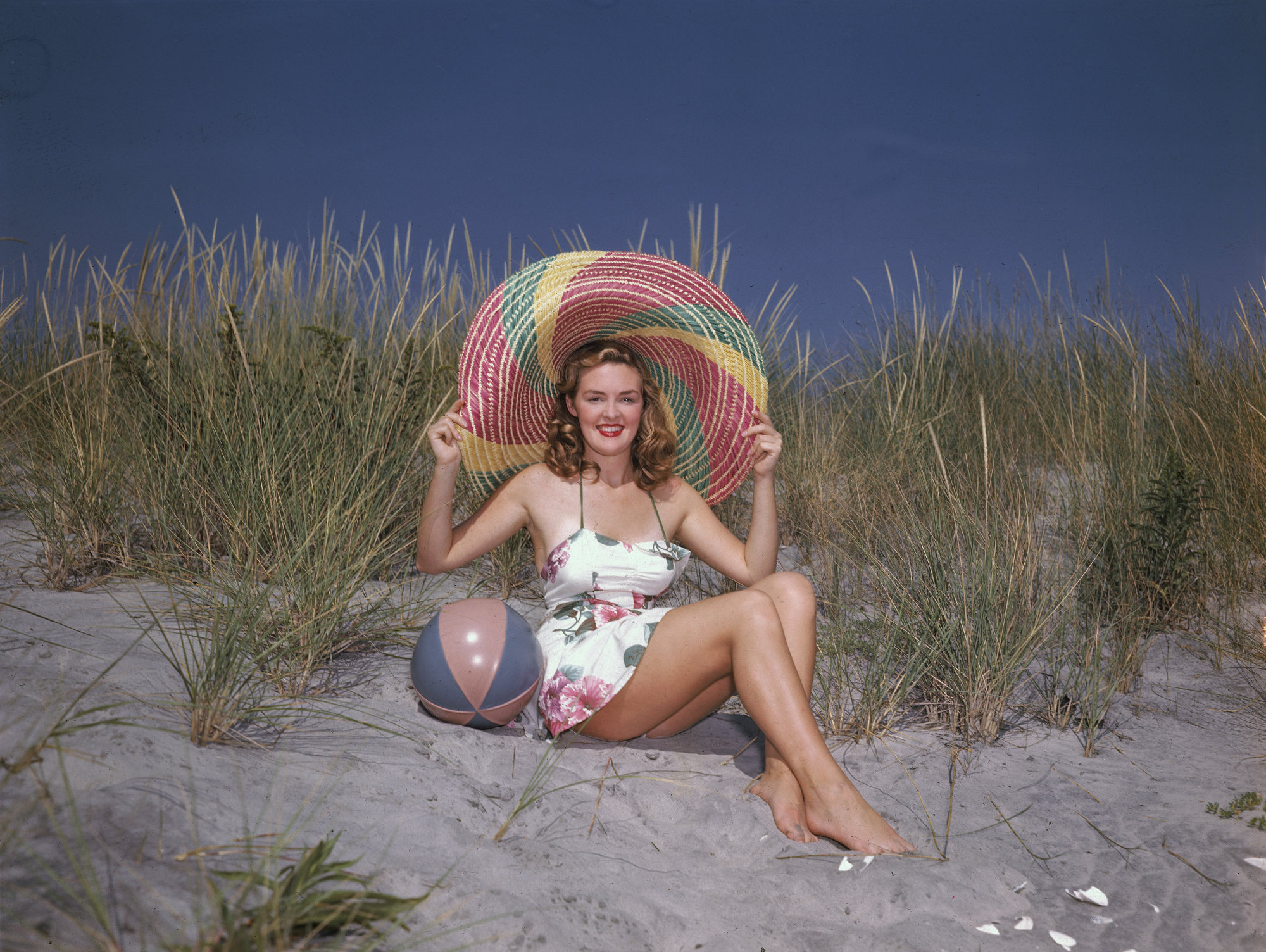 A very stylish outfit for the beach in 1956. Photo: Lambert/Getty Images