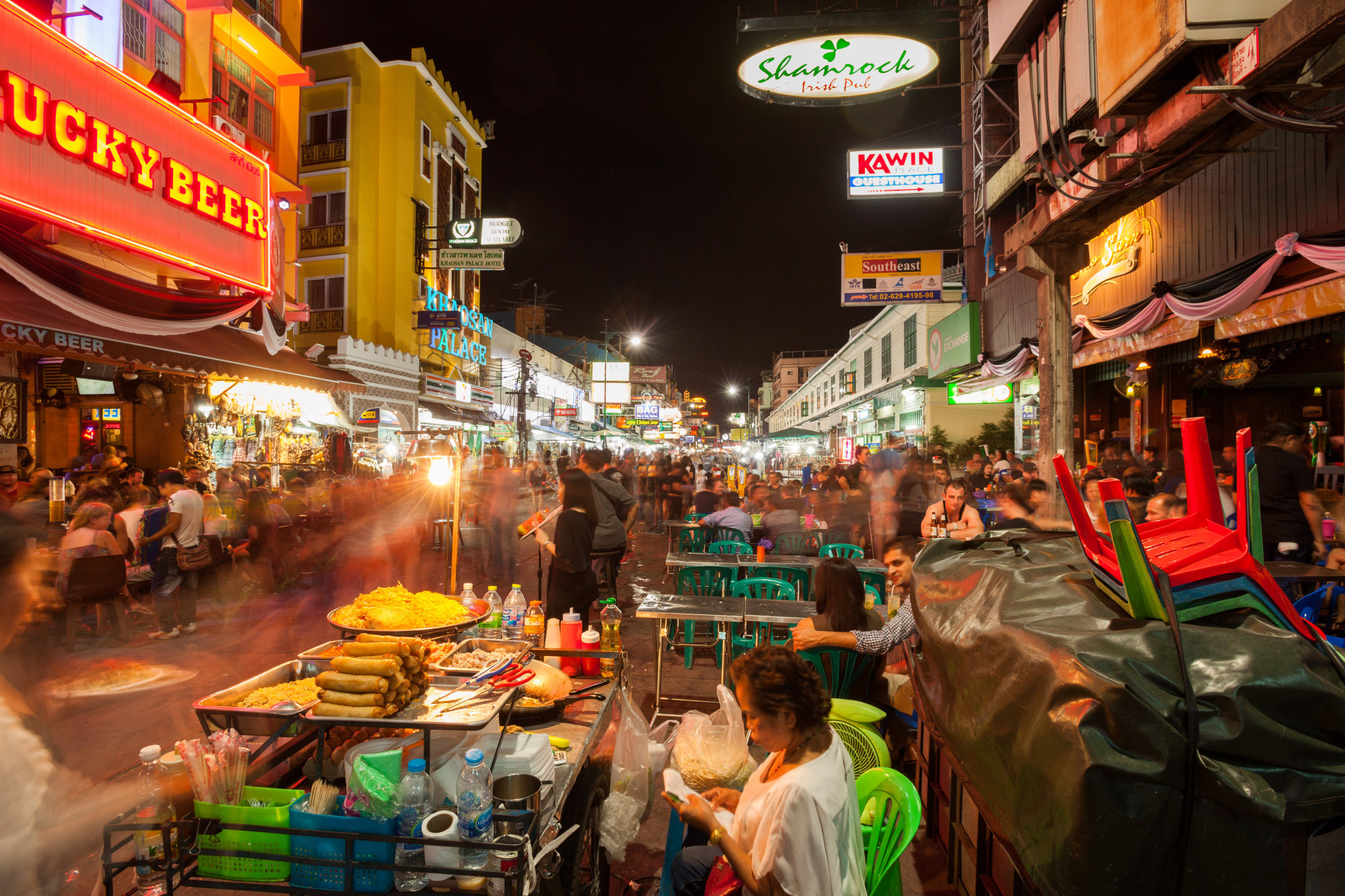 Bangkok Street-Food Stalls Are Trying to Give Up Plastic Bags - Bloomberg