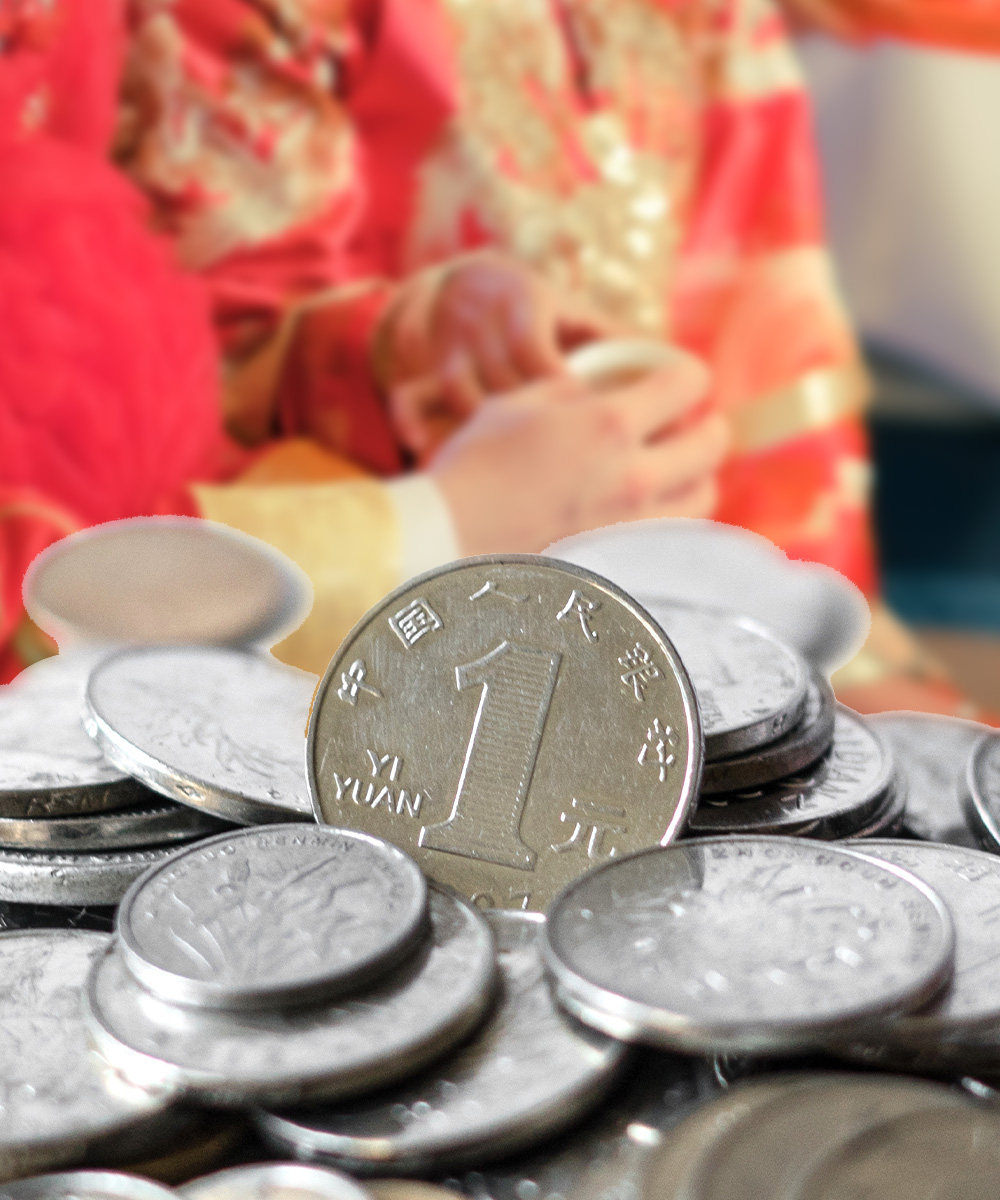 Chinese weddings usually mean guests give cash to the newlyweds, but it’s never 42kg worth of coins. Photo: SCMP