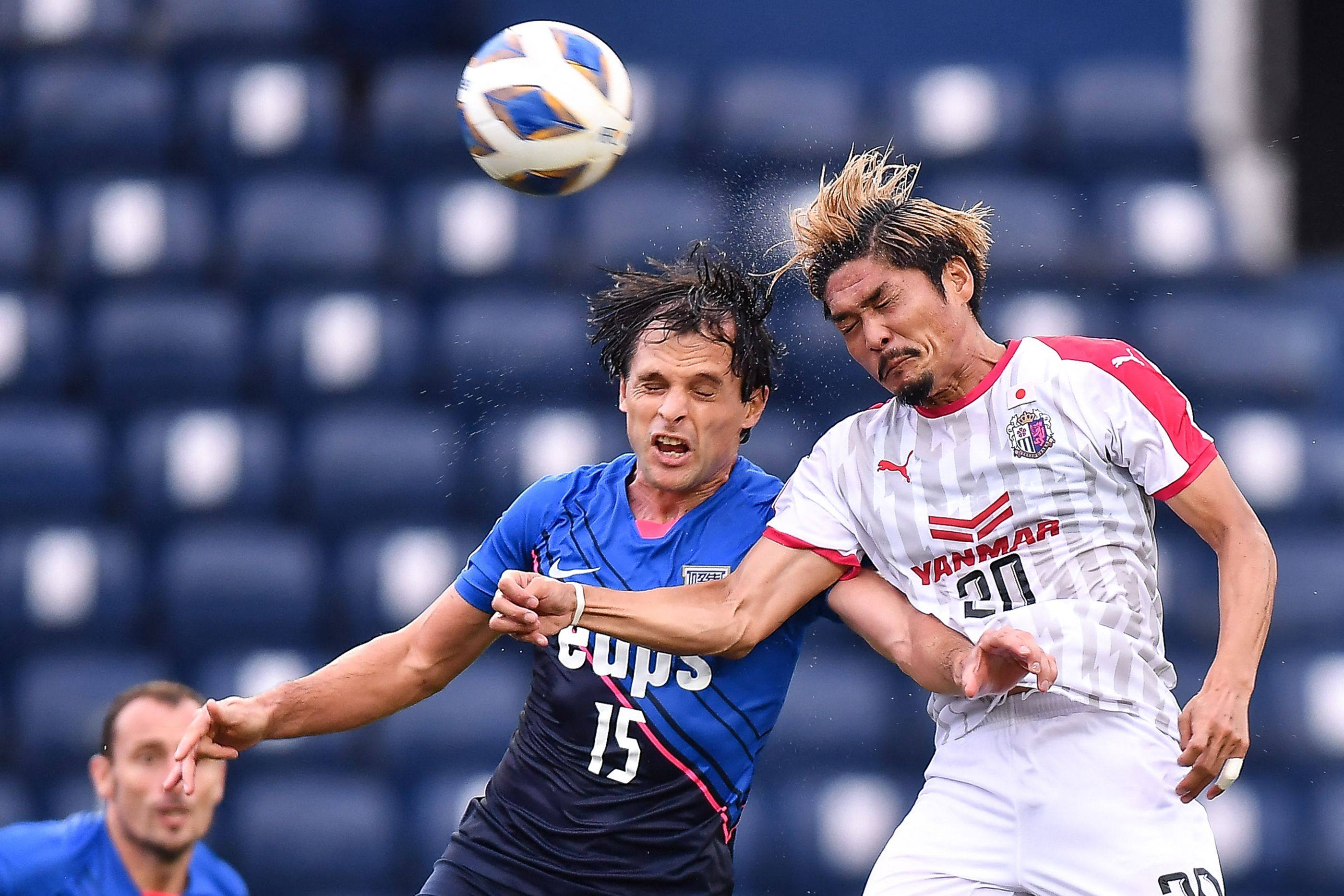 Yoshito Okubo of Japan’s Cerezo Osaka (right) fights for the ball with Roberto Orlando Affonso Junior of Hong Kong’s Kitchee during their AFC Champions League group match. Photo: AFP