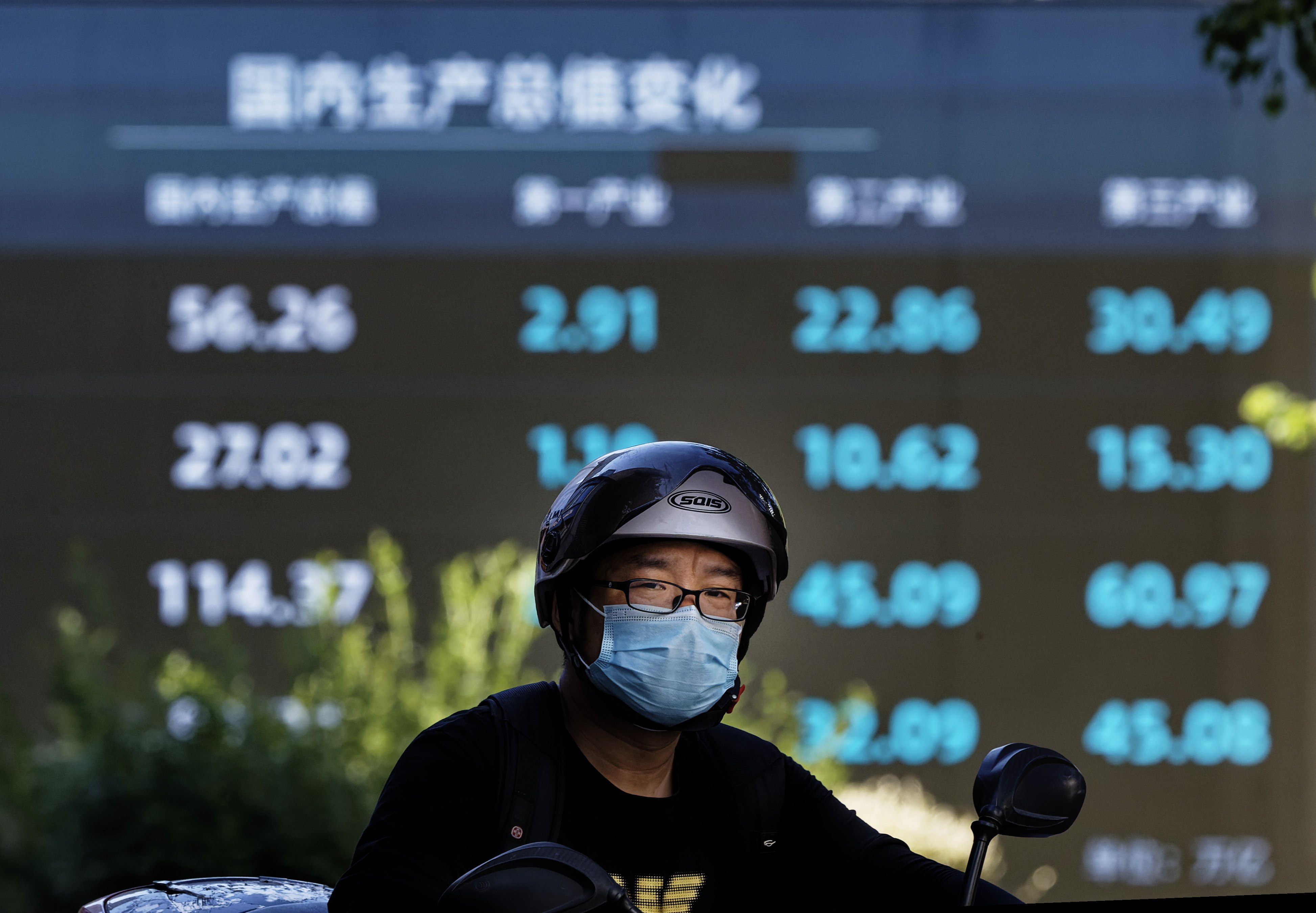 Stock prices are displayed on an electronic board in Shanghai. The performance of Chinese stocks has been affected by many factors, including Covid-19 lockdowns and a housing crisis. Photo: EPA-EFE