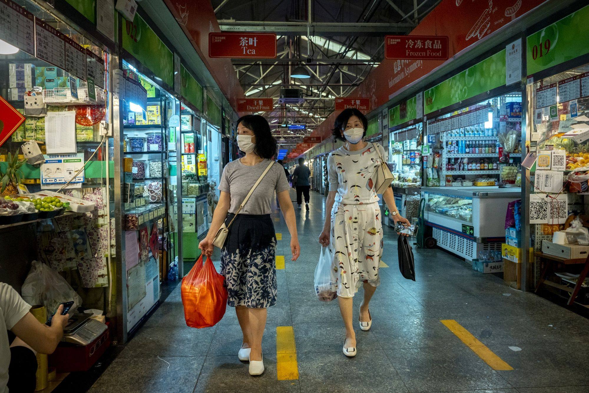 Shoppers at a food market in Beijing on August 4. Headline CPI in China rose 2.7 per cent year on year in July. Photo: Bloomberg