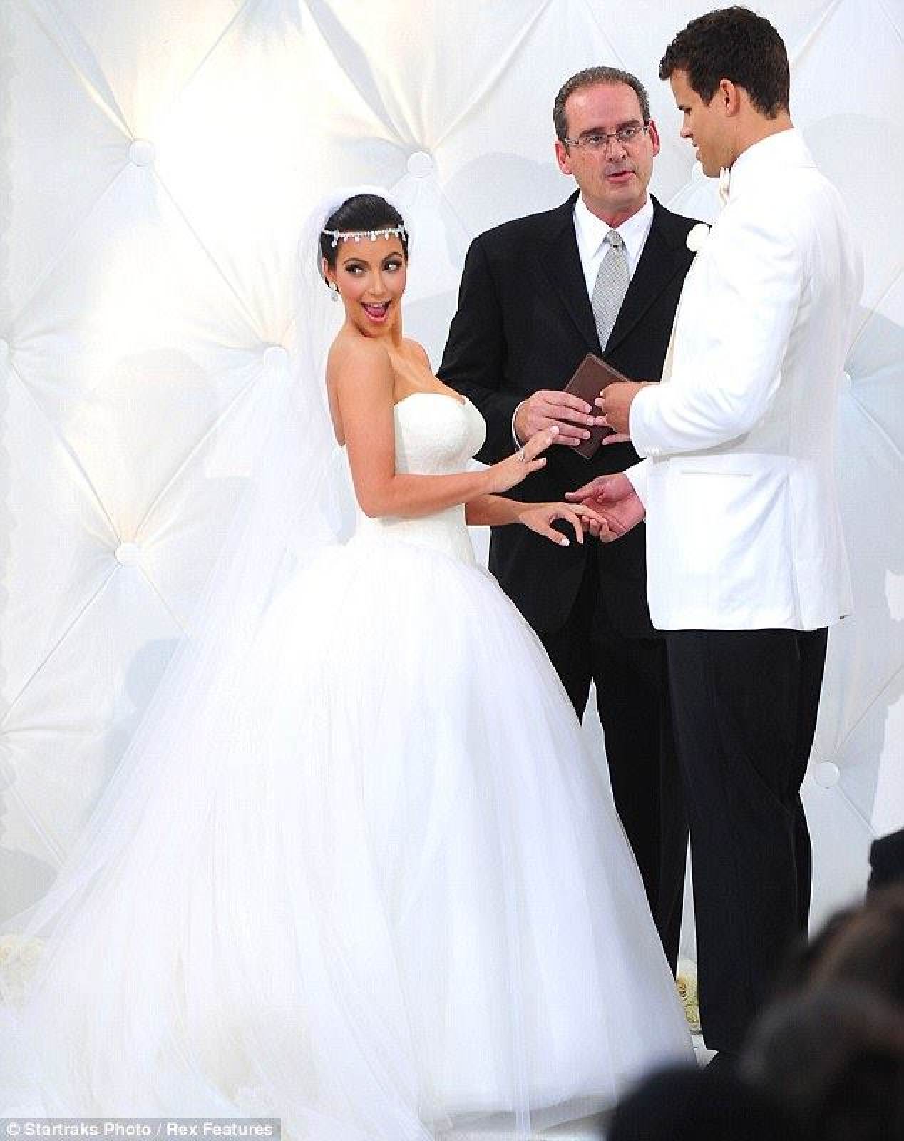 Kim k clearance wedding dress cost