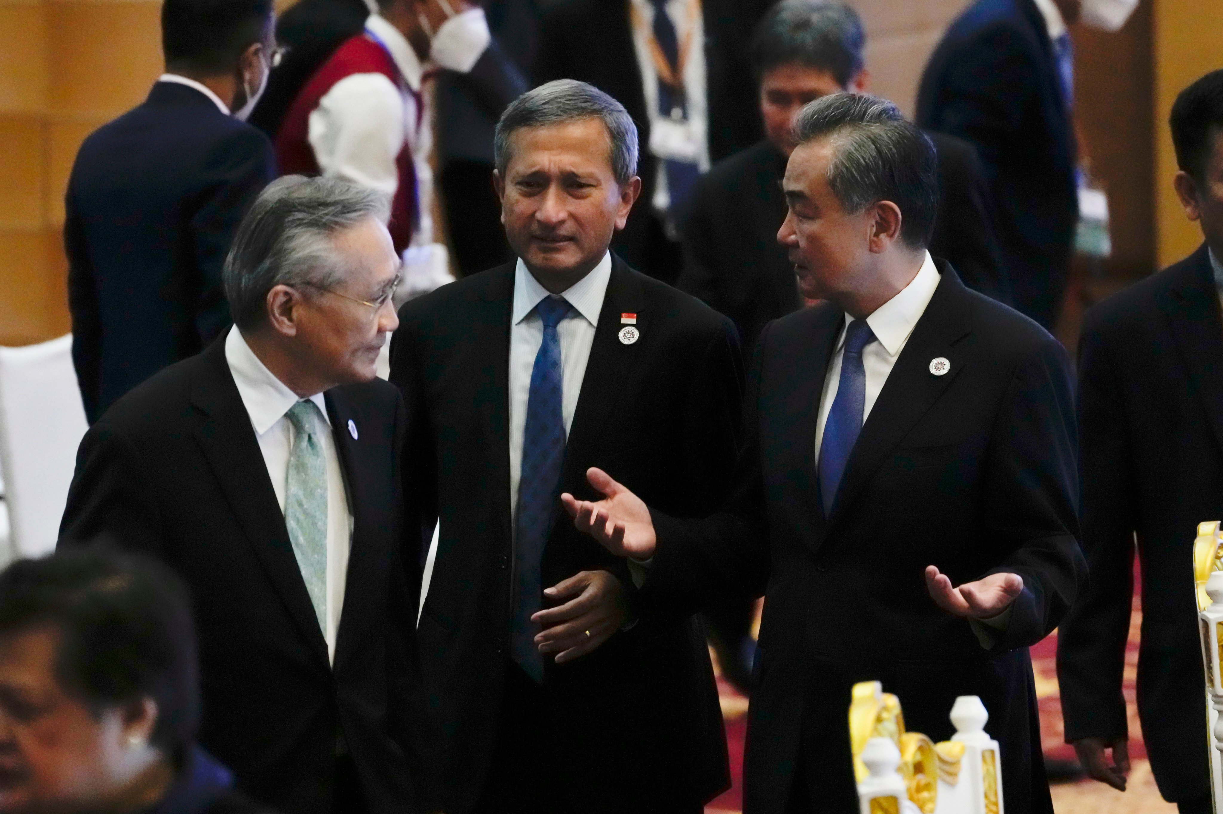 Foreign Minister Wang Yi (right) chats with Singapore’s Foreign Minister Vivian Balakrishnan (centre) and Thailand’s Foreign Minister Don Pramudwinai as they arrive at the Asean-China Ministerial Meeting at a hotel in Phnom Penh, Cambodia, on August 4. Photo: AP