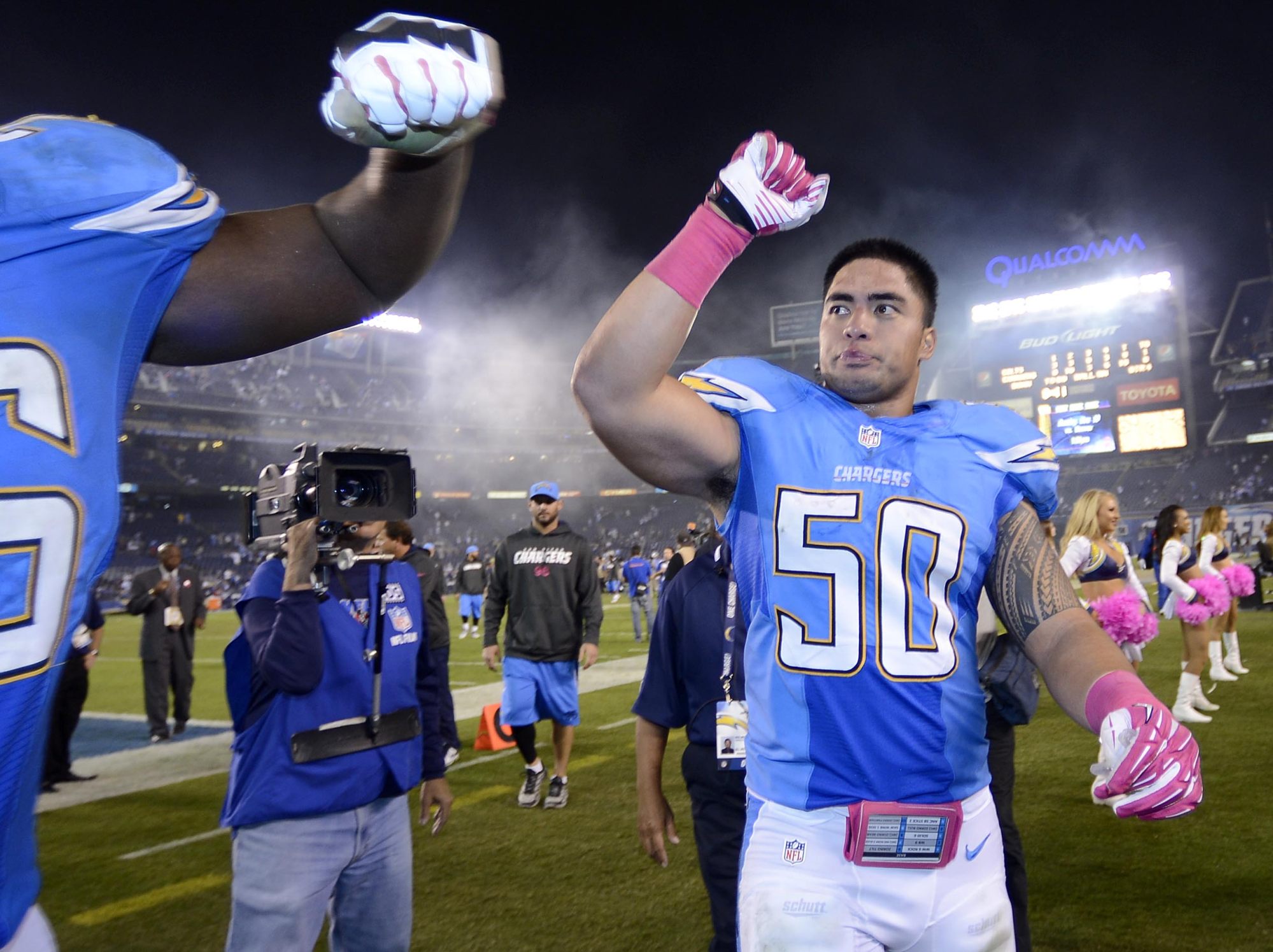 Manti Te'o signs with Chargers