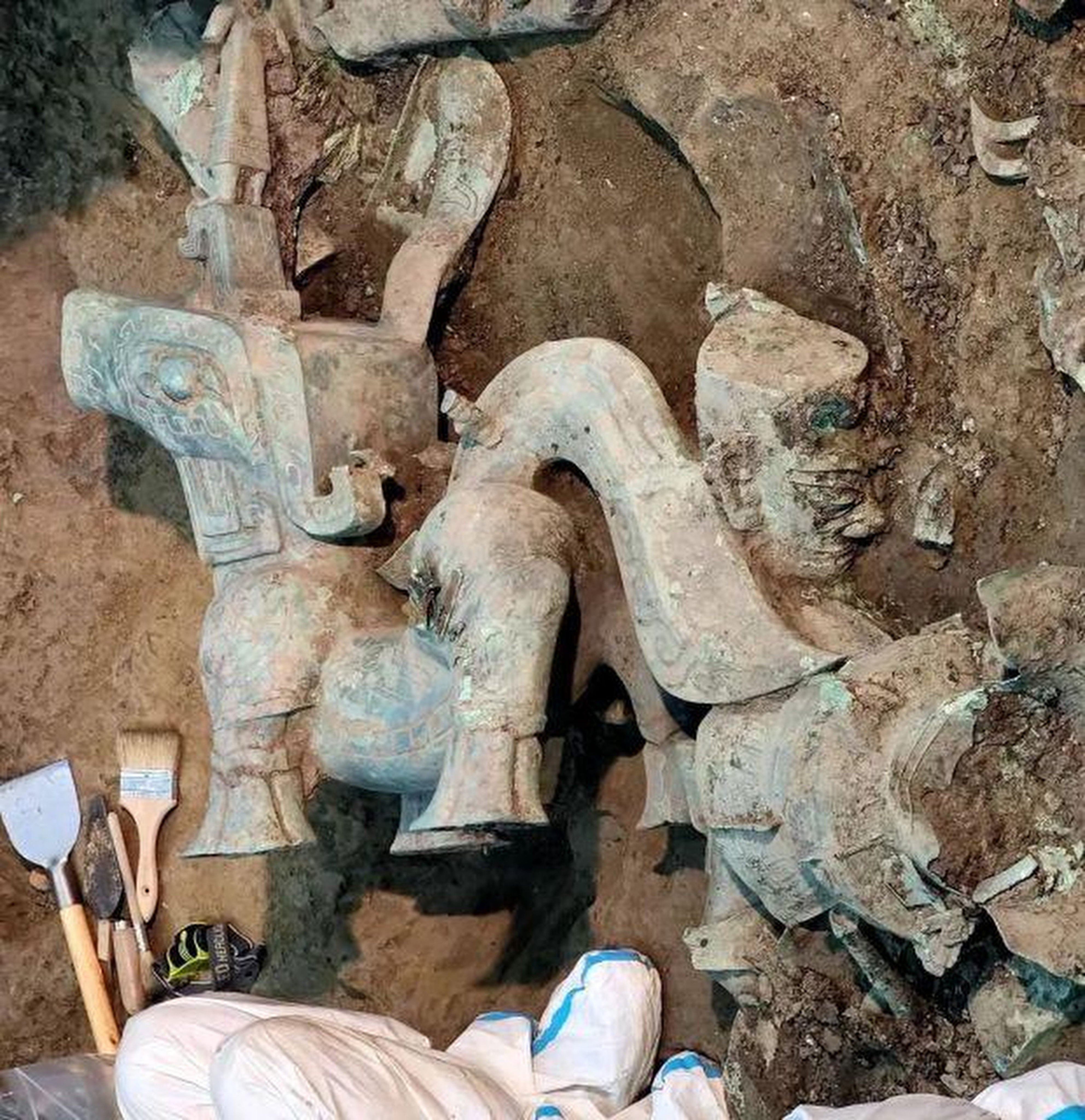 Archaeologists first spotted the animal figure more than a year ago but had to remove other artefacts before they could dig it out of the pit. Photo: Weibo