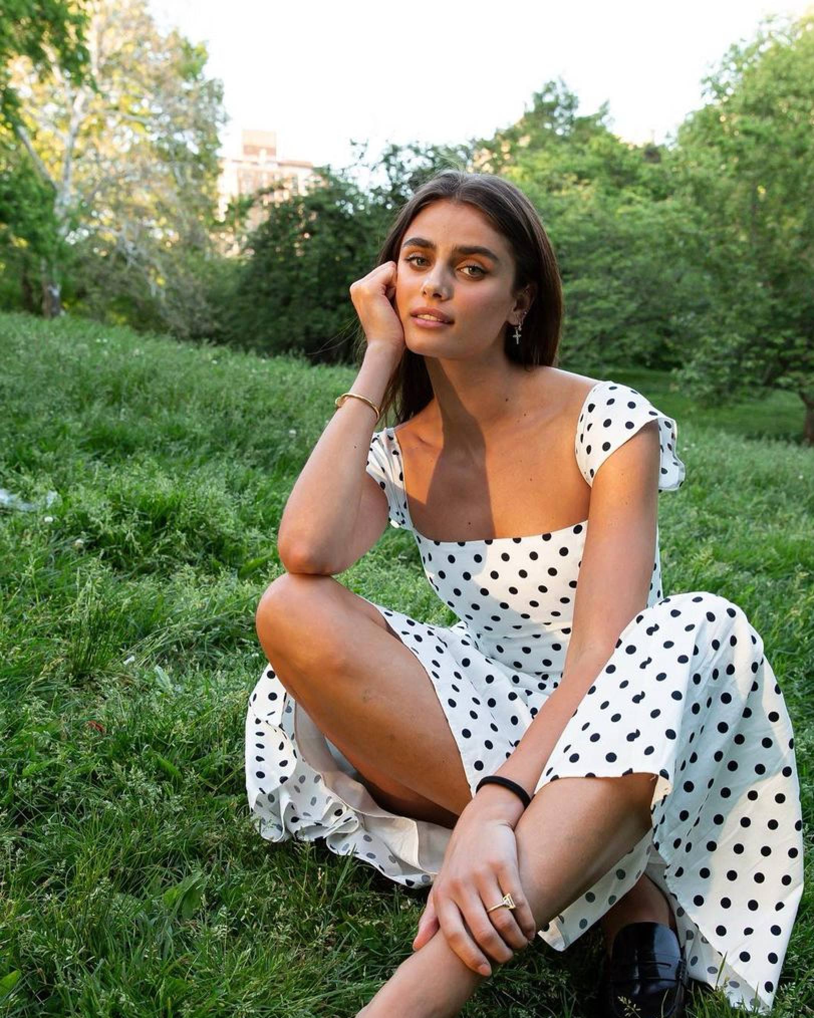 Taylor Hill on the grass. @taylor_hill/Instagram