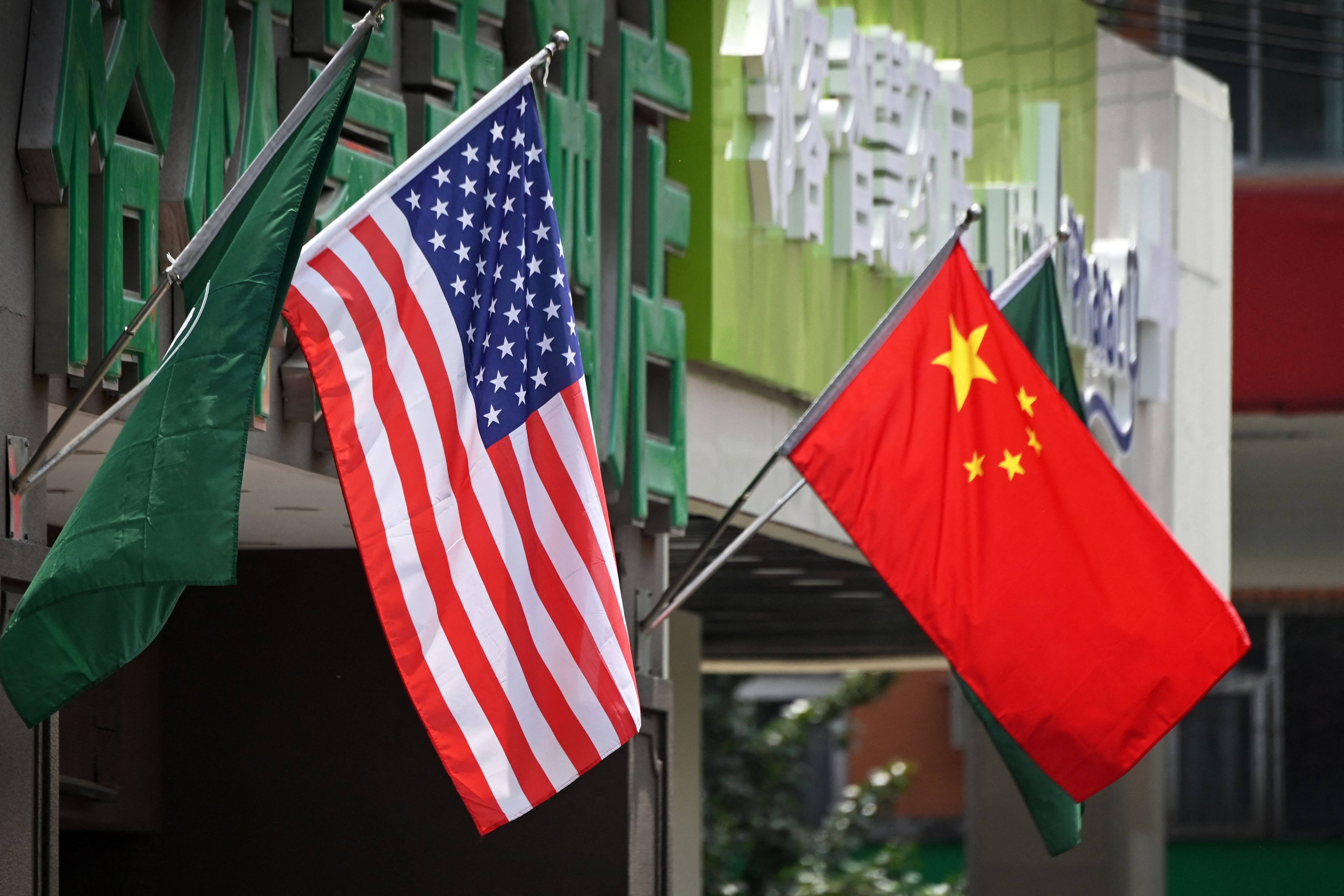 The flags of the United States and China on display at a Beijing hotel on May 14, 2019. Photo: AFP