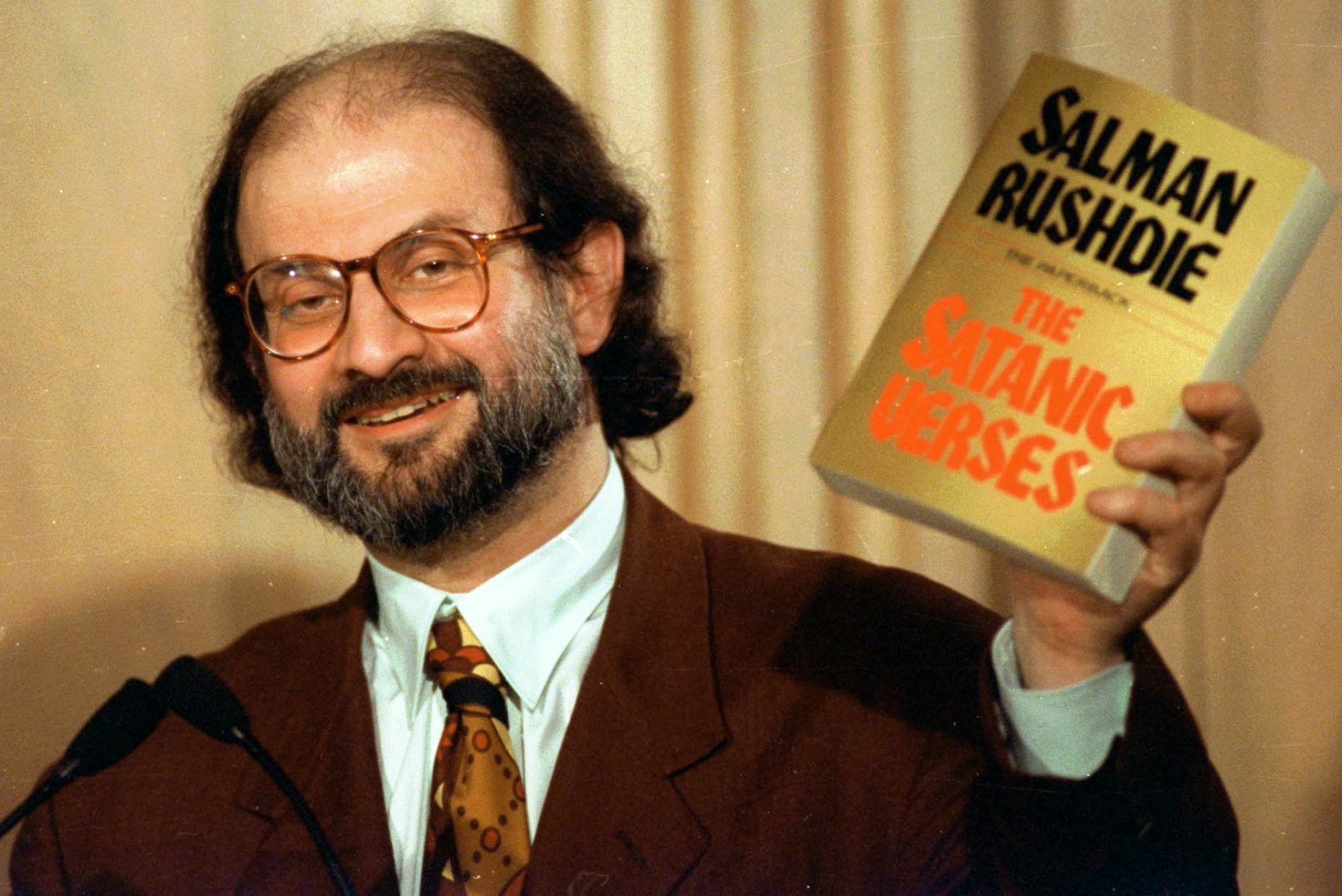 Salman Rushdie with a copy of The Satanic Verse at a 1992 news conference. Photo: Associated Press