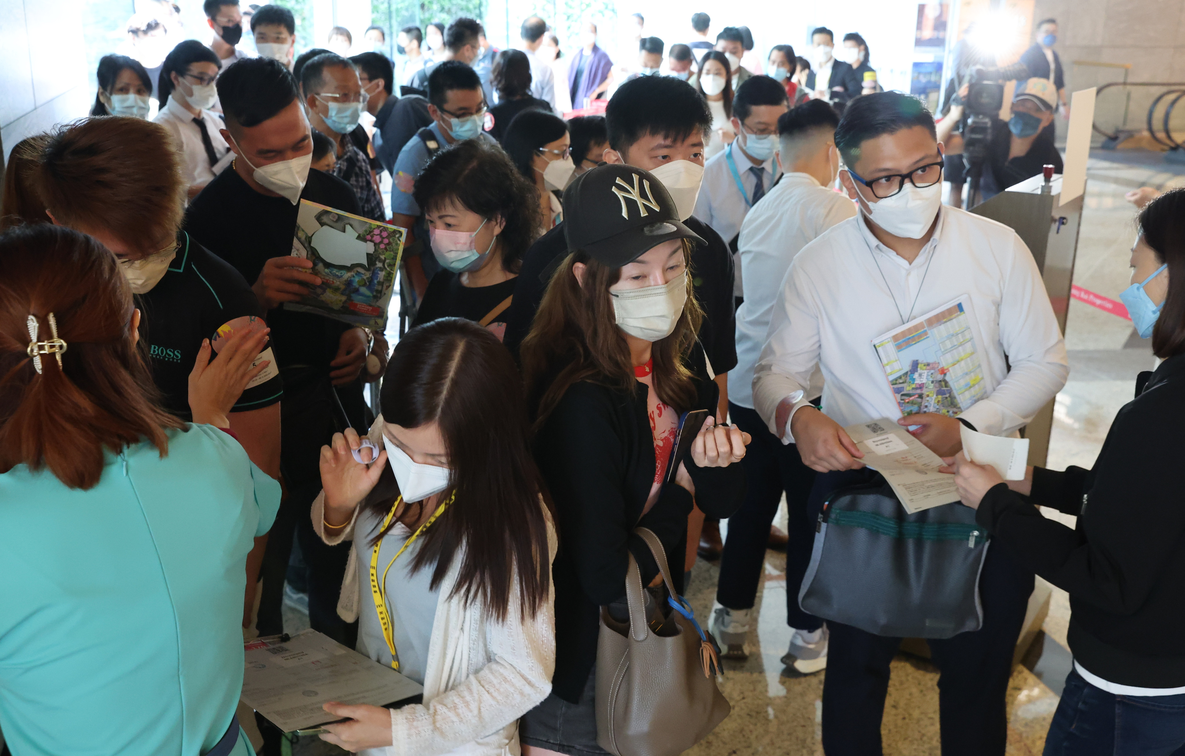Potential buyers line up at the sales office of Novo Land, the residential project of Sung Hung Kai Properties in Tuen Mun, at the International Commerce Centre in West Kowloon on August 27, 2022. Photo: Edmond So