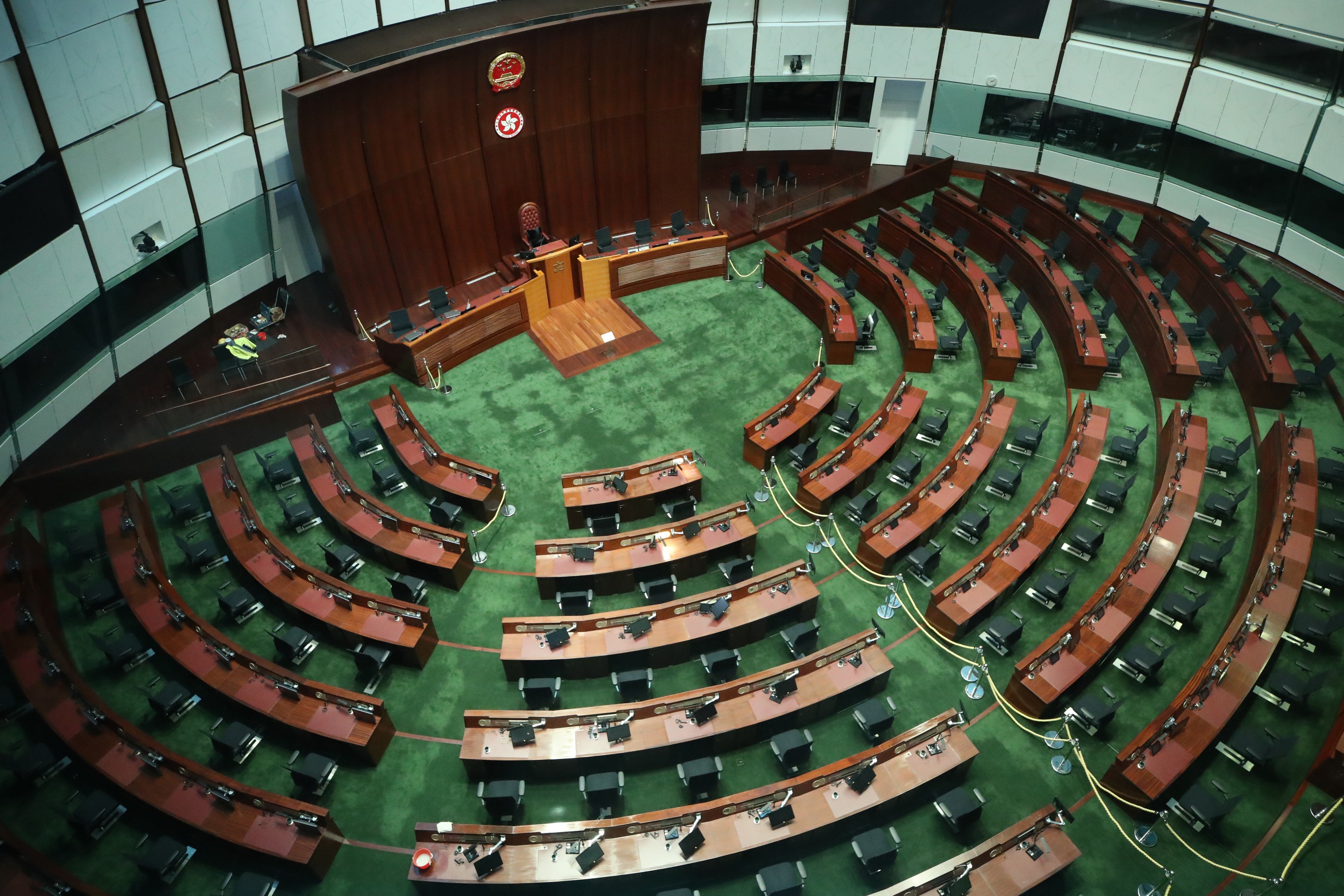At least three Hong Kong lawmakers have given bonuses to their staff within the first month of the Legislative Council’s new term. Photo: Edmond So