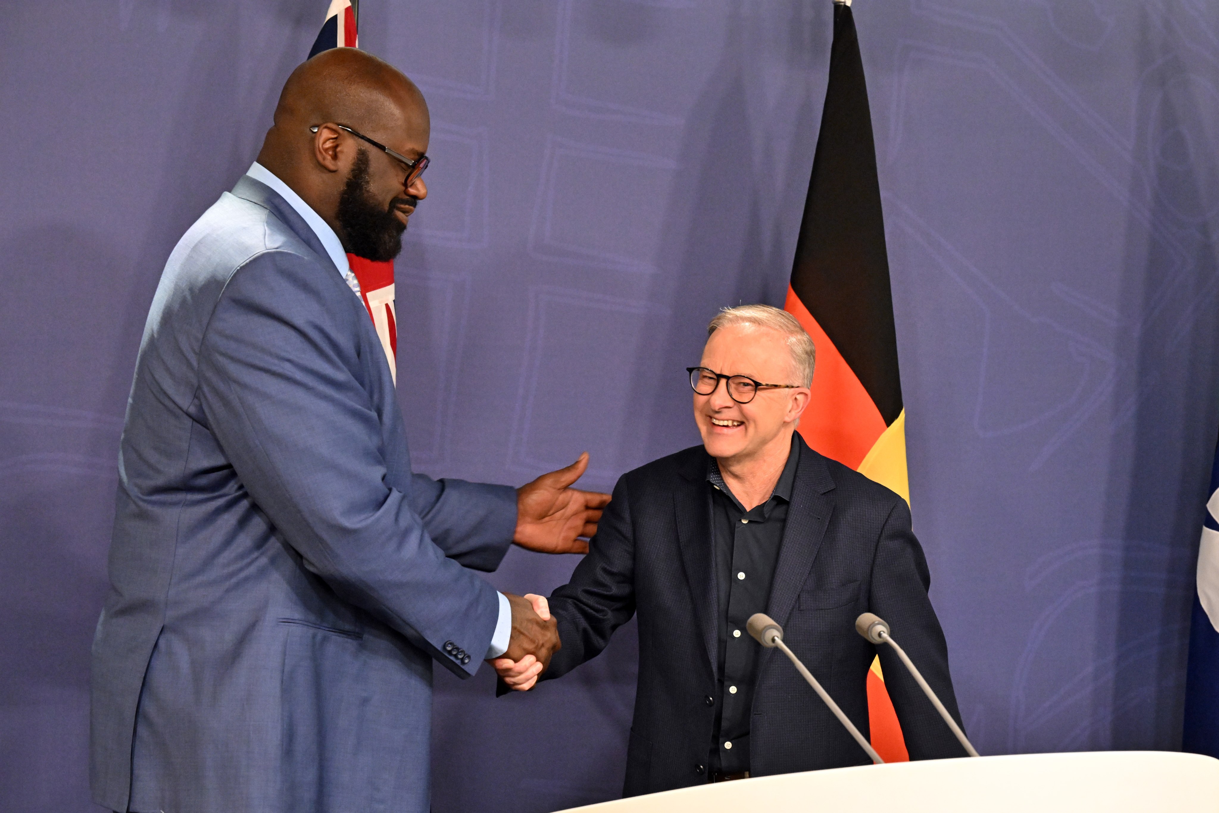Ex-NBA star Shaquille O’Neal and Australian PM Anthony Albanese in Sydney. Photo: EPA-EFE