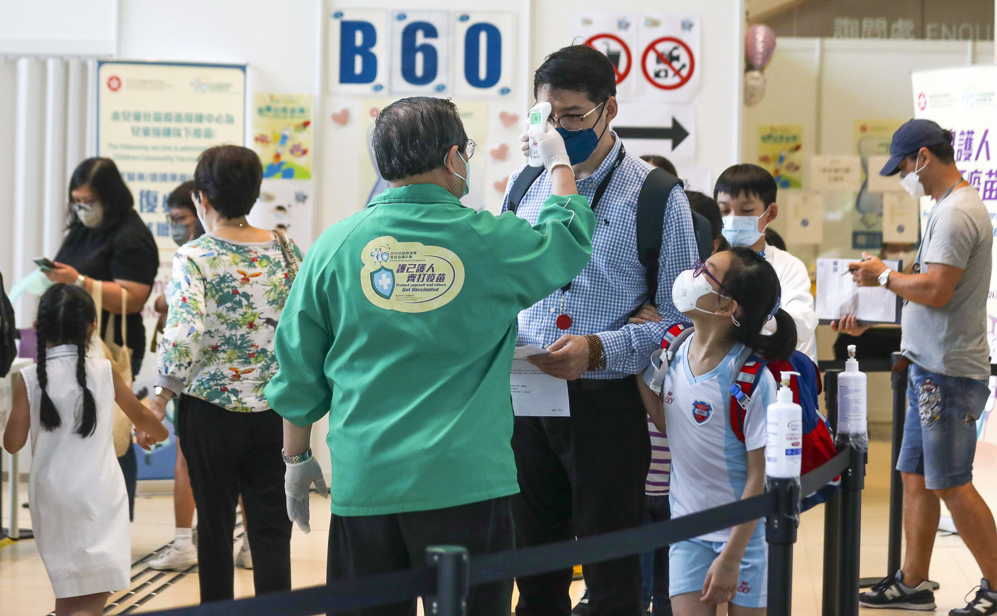 Parents bring their children for jabs at a hospital in Kowloon Bay. Photo: Xiaomei Chen