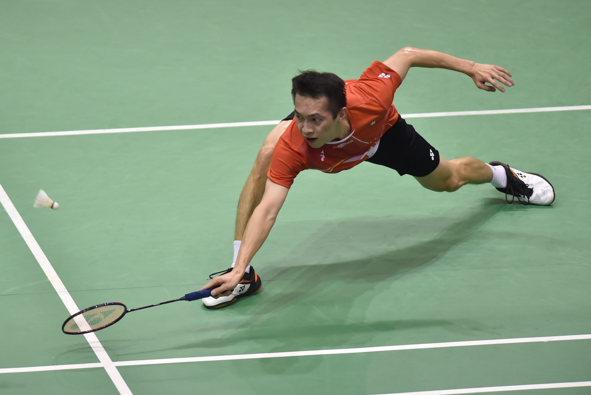Angus Ng Ka-long competes during the men’s singles first-round against Ginting Anthony Sinisuka of Indonesia at the 2019 Hong Kong Open. Photo: Xinhua