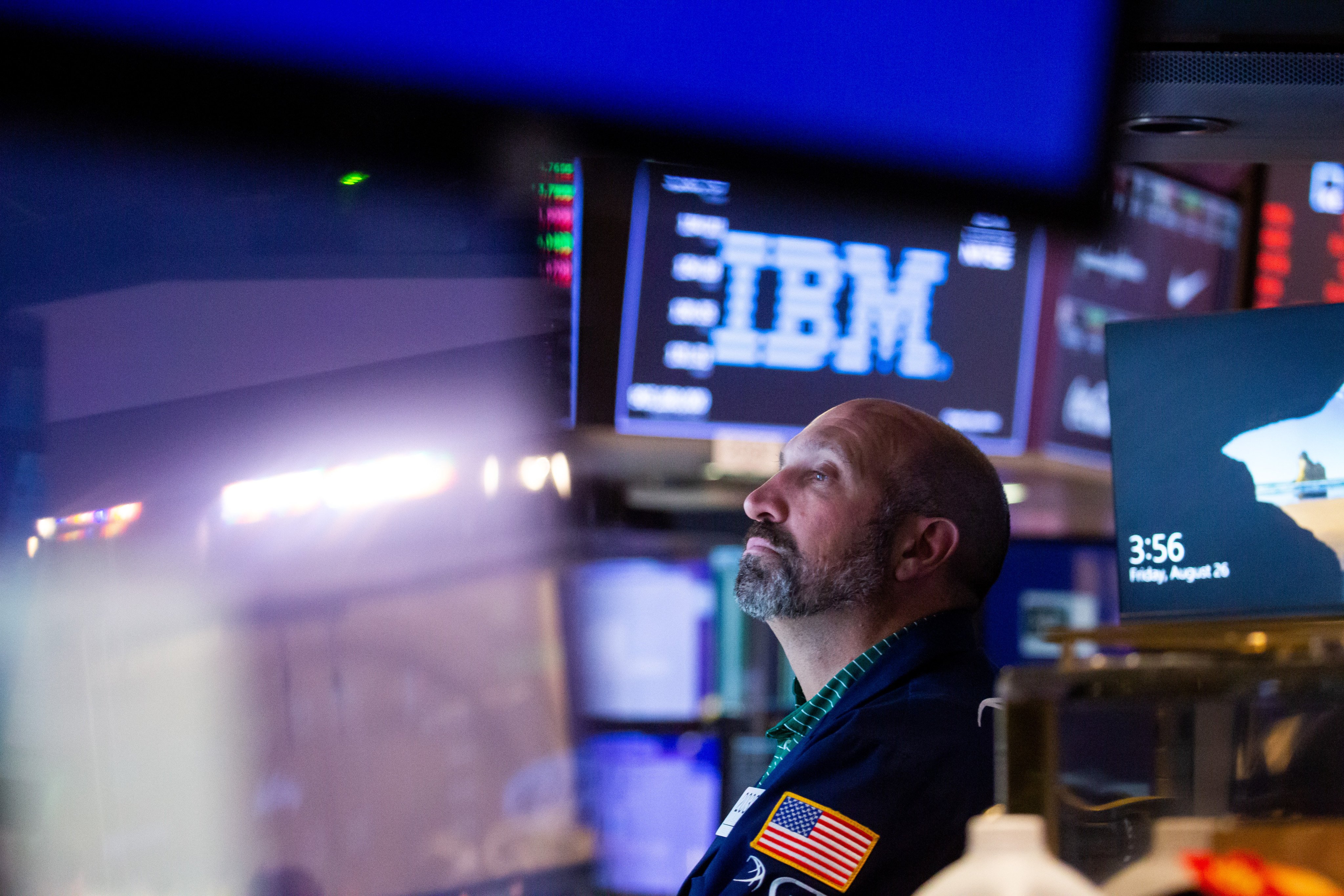 A trader works at the New York Stock Exchange on August 26. Photo: Xinhua