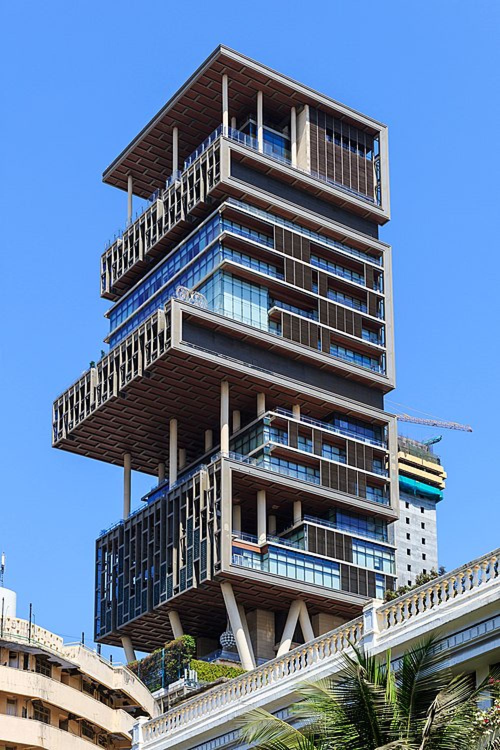 The 27 storey Antilia boasts 400,000 square feet of space and has three helipads. Photo: Wikipedia