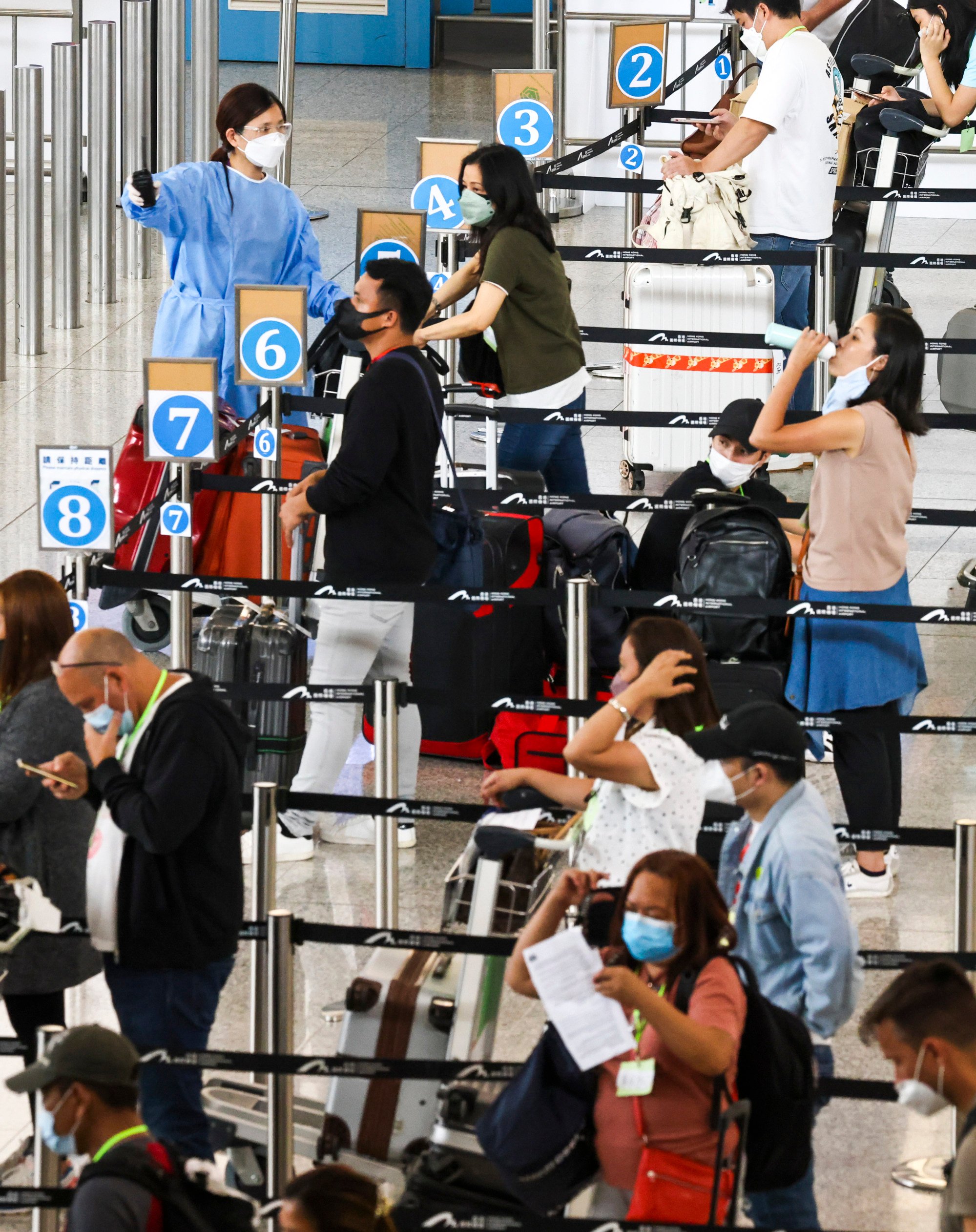 Overseas passengers arriving at Hong Kong airport wait to be taken to their quarantine hotels. Photo: K.Y. Cheng