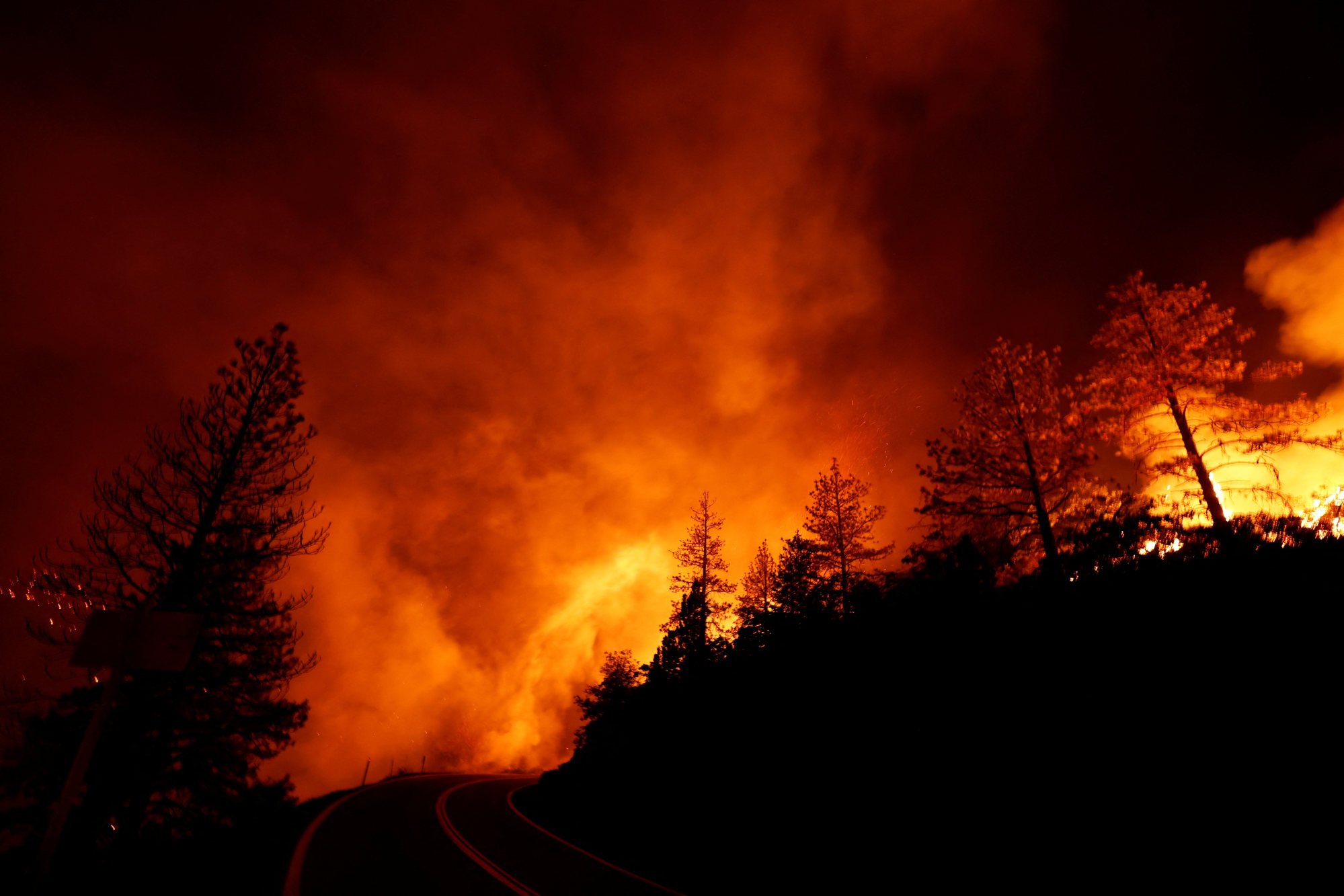 Thousands flee as wildfire rages in California amid heatwave | South