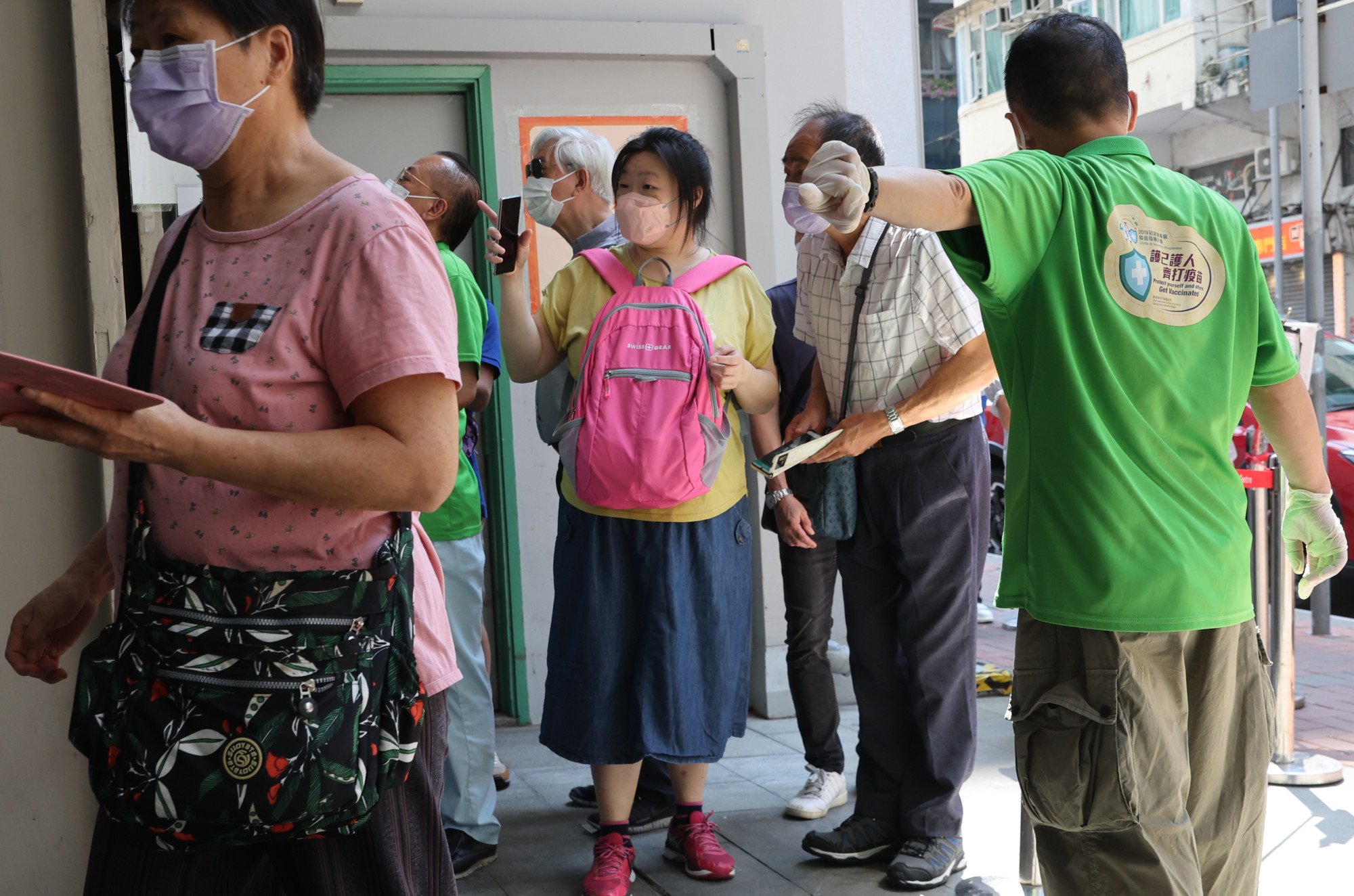 People queue up to get vaccinated against Covid-19 at Kwun Chung Municipal Services Building. Photo: Edmond So